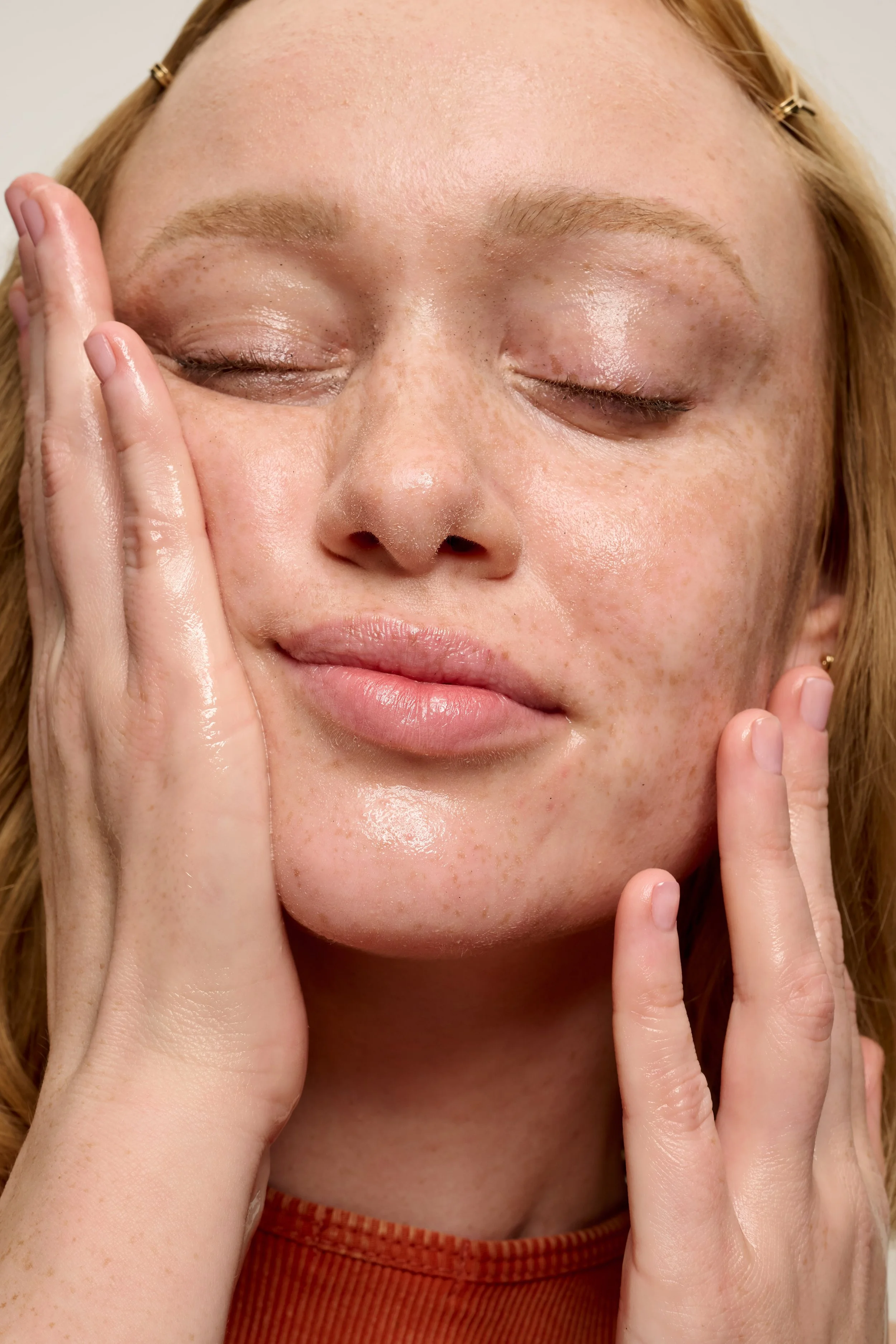 Q125_PoreCare_GetUnblocked_Model_Application_Rhiannon_1529.jpg