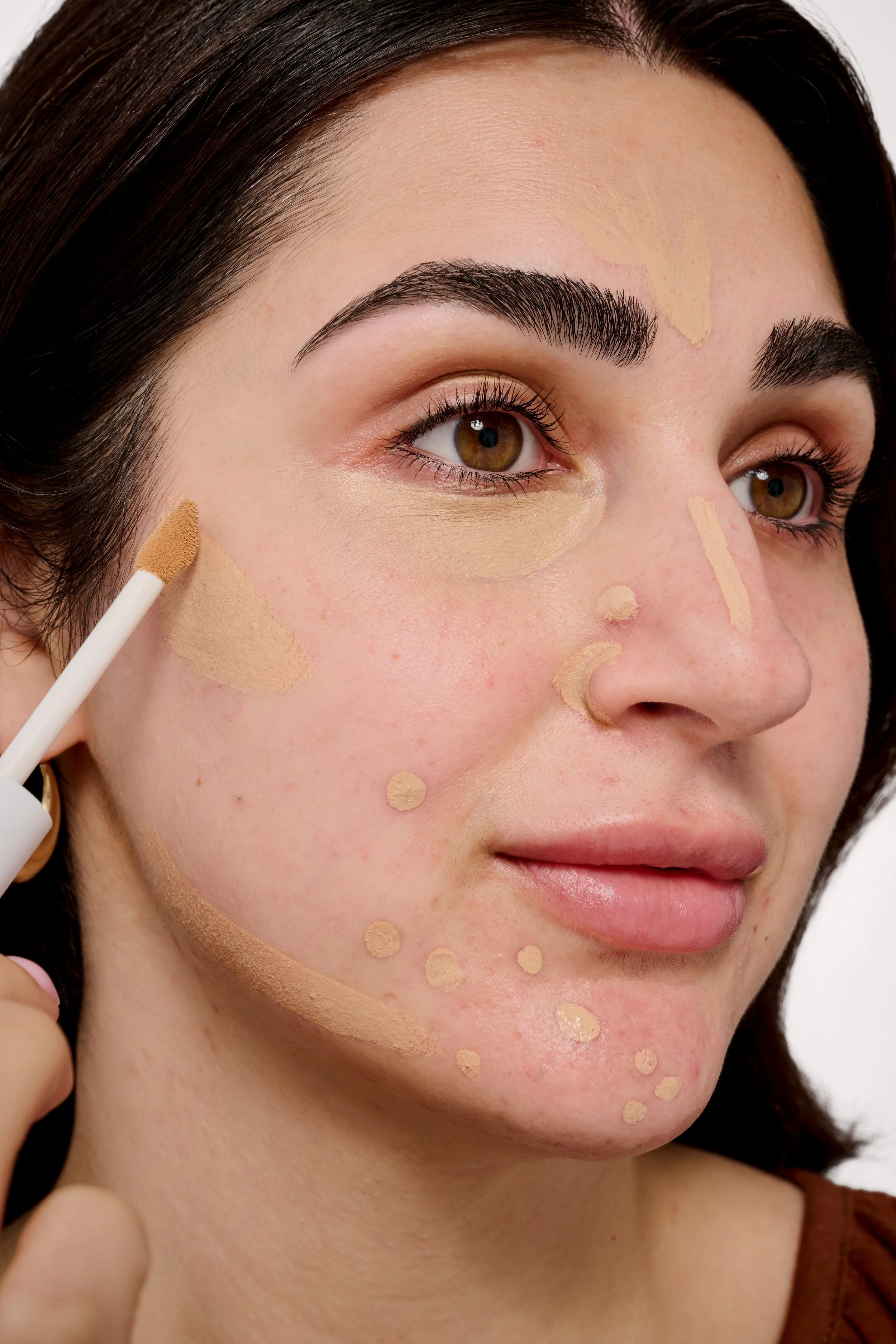 260901_PoreConcealer_Model_APPLICATION – JASMIN LIGHT 5_924.jpg