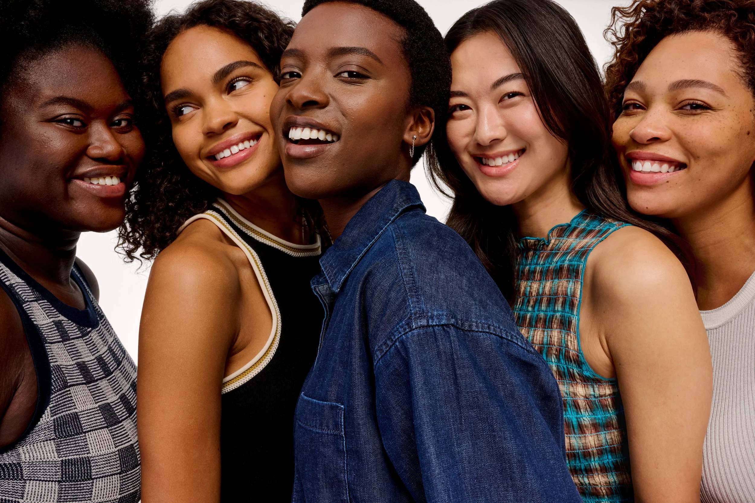 260901_PoreConcealer_Model_AFTER – GROUP_LEIGH ANNA AMBER JENN MIRAKAELA BINTOU  MYA_1819.jpg