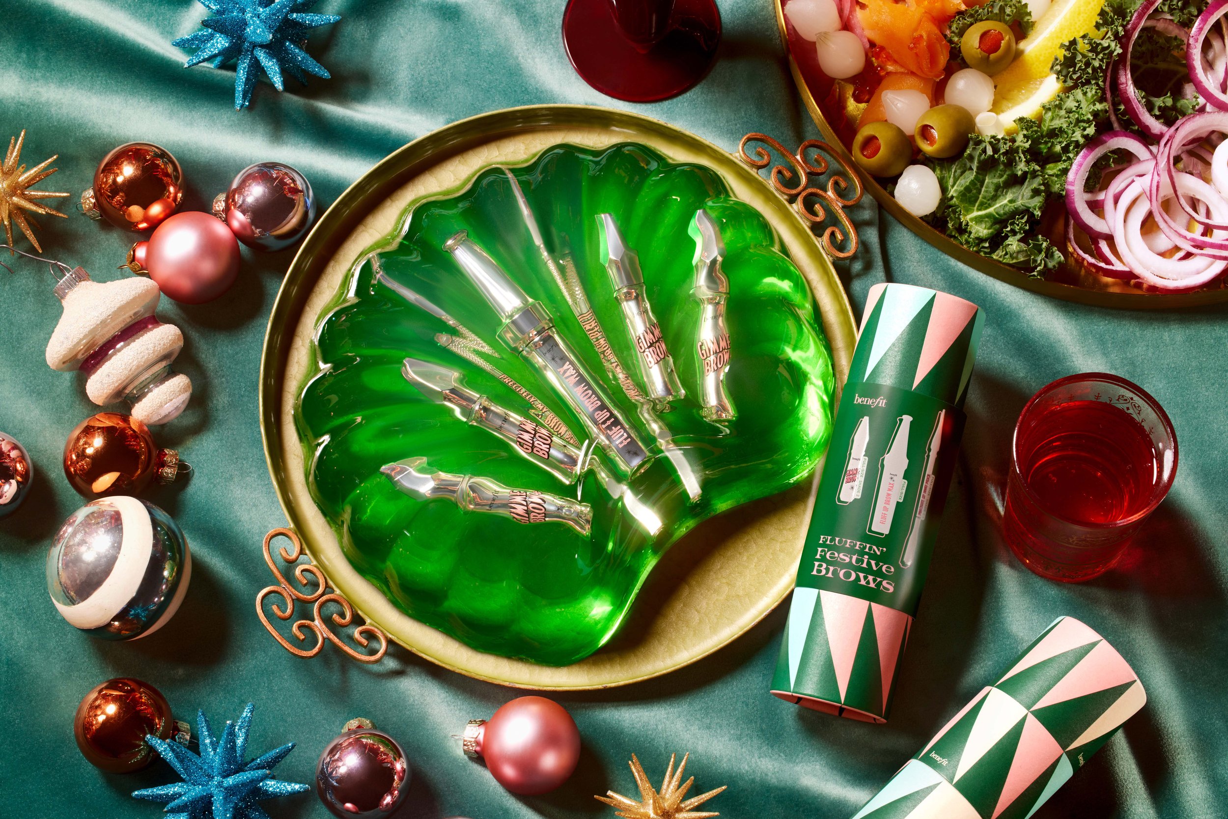 032623_BENEFITHOLIDAY_09_STILLLIFE_05_FESTIVEBROWS_000995-DBG copy.jpg