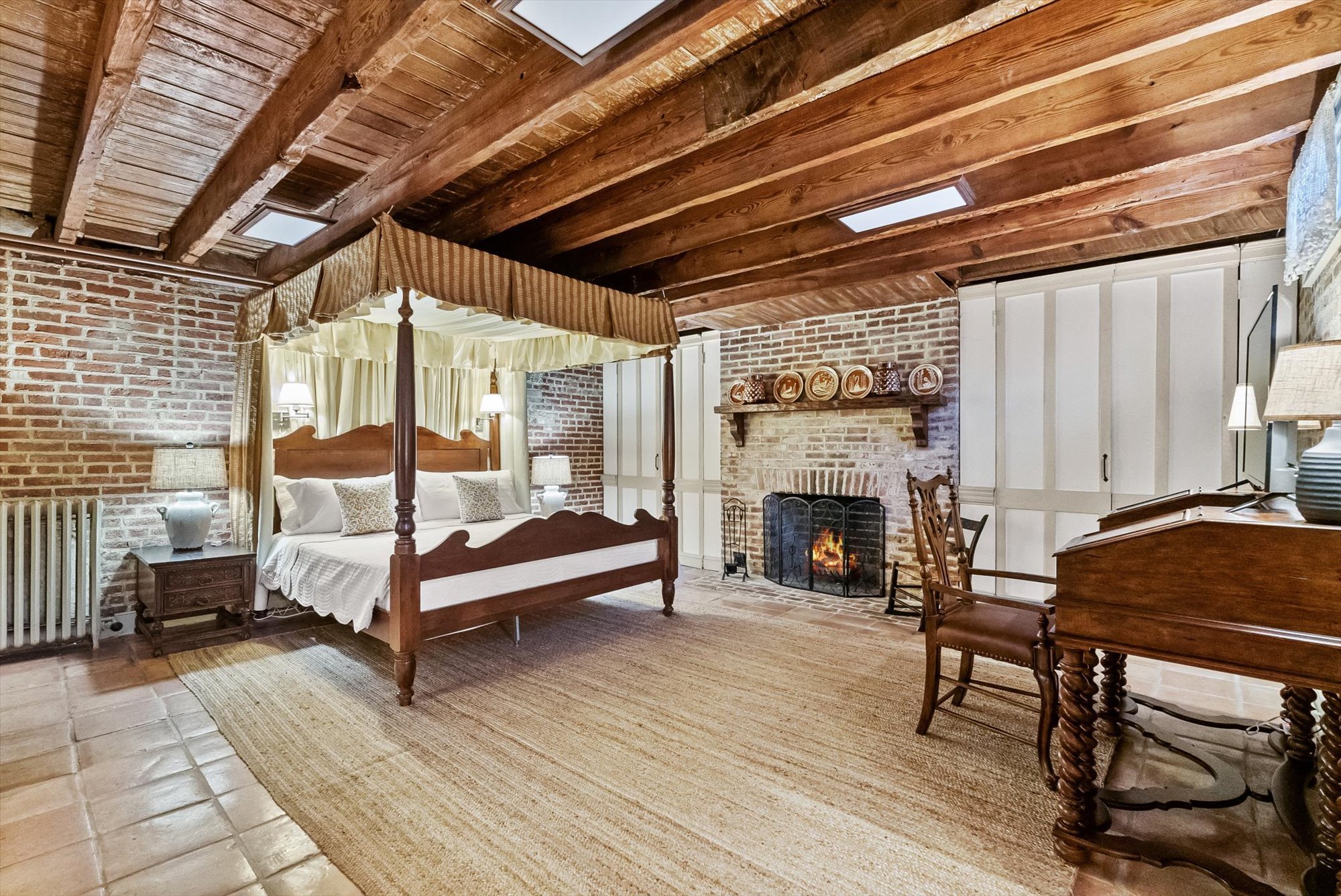 Bedroom 4 -King bed