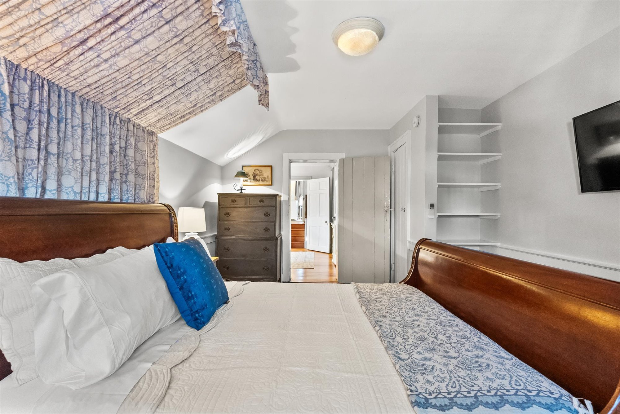 Bedroom 3 -queen bed