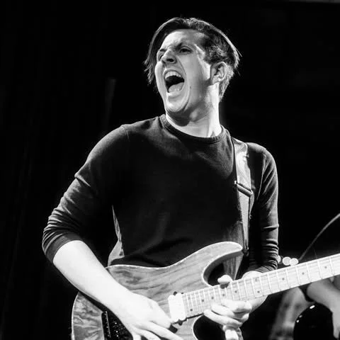 LIVE MUSIC - Joey Acopiado