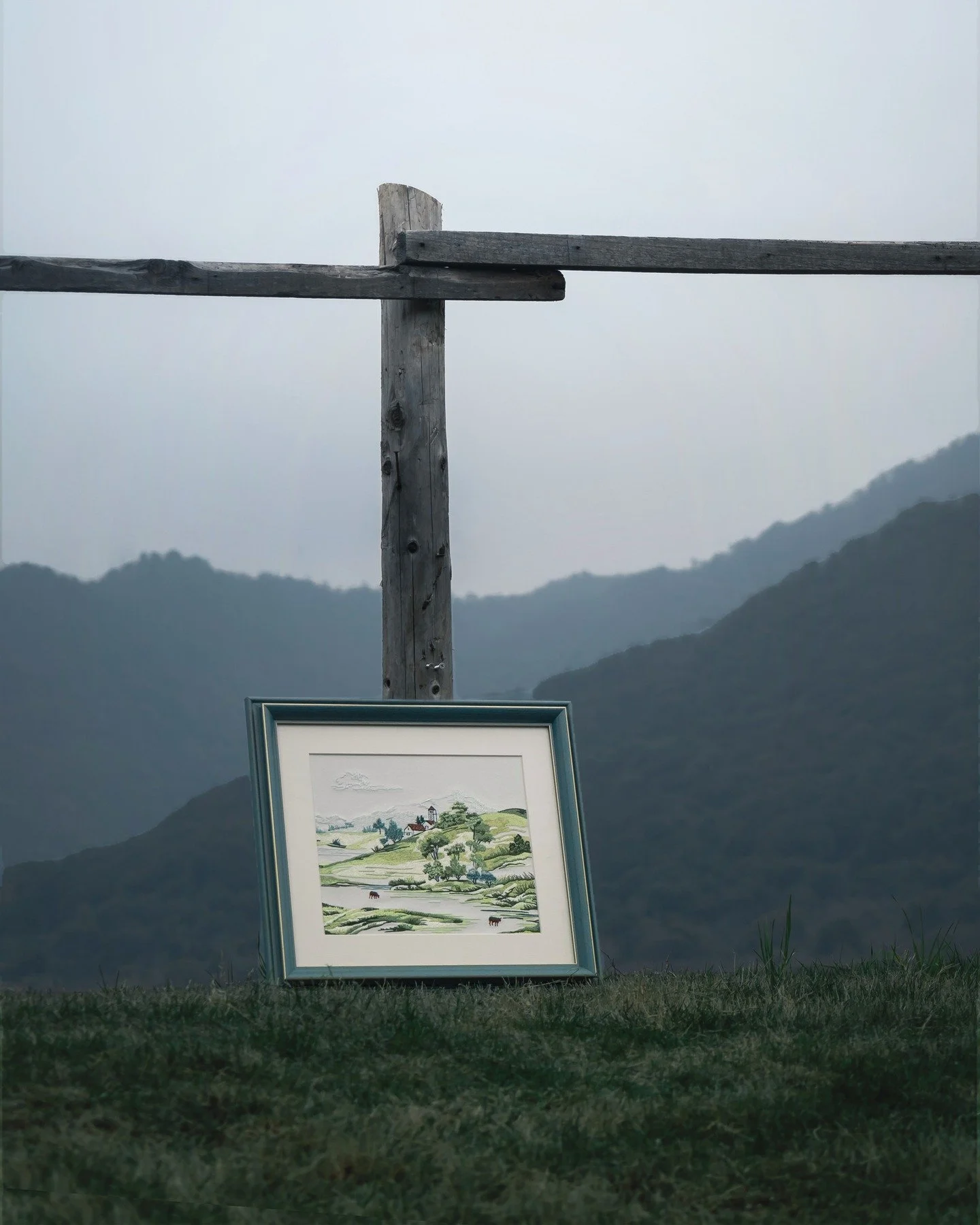 Spring Art framed embroidery.

A stitched countryside landscape, just as the season begins to turn green again.
Framed and ready to bring a quiet piece of spring into the home.

#decorativeart #springhomedecor #embroideryart #landscapeart #walldecor 