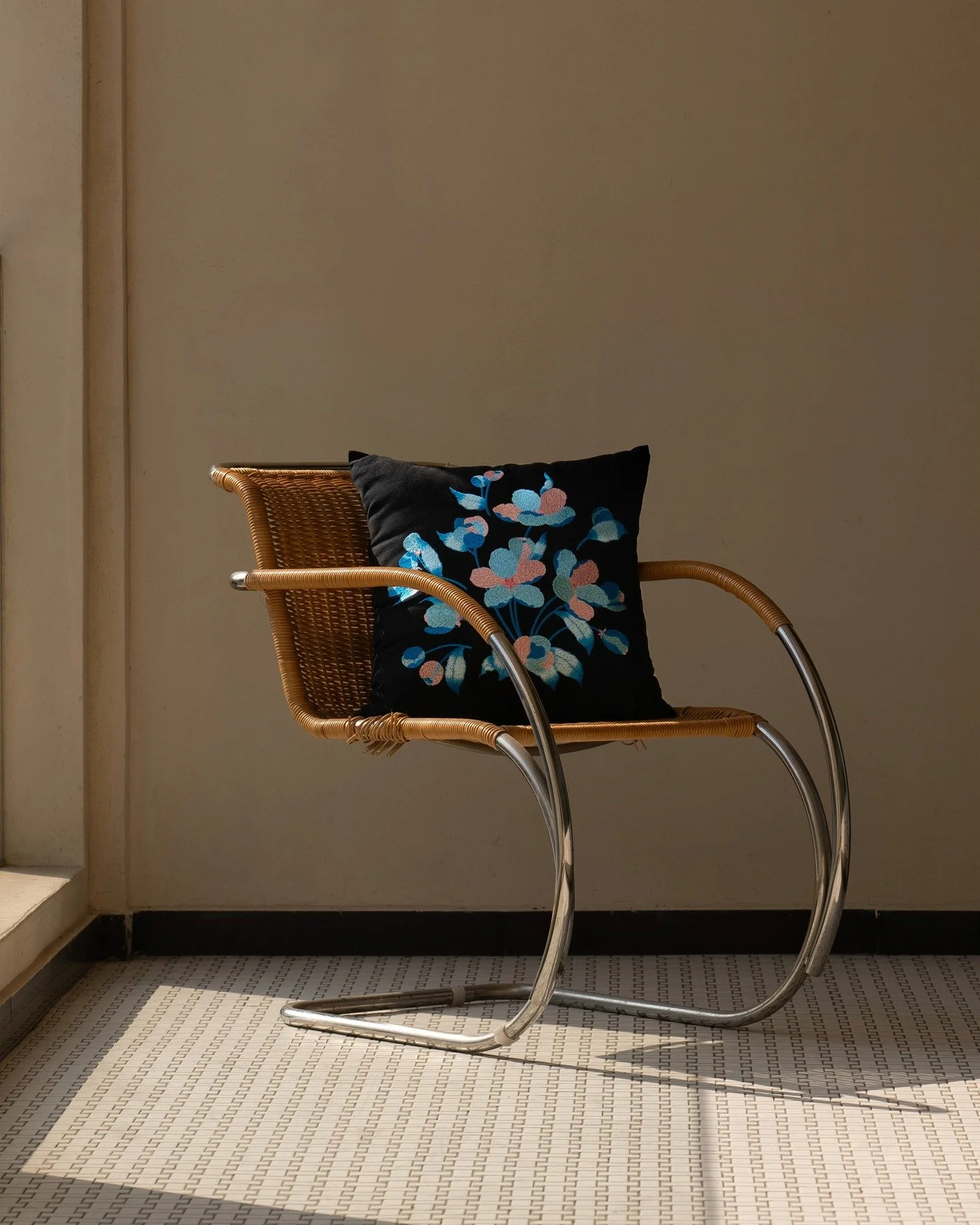 How do our Etherelle pieces change when they move from one home to another?

From calm and minimal spaces to warm and layered ones, the atmosphere around the embroidery shifts completely.

We explored this in our latest piece.

Read it here:
https://