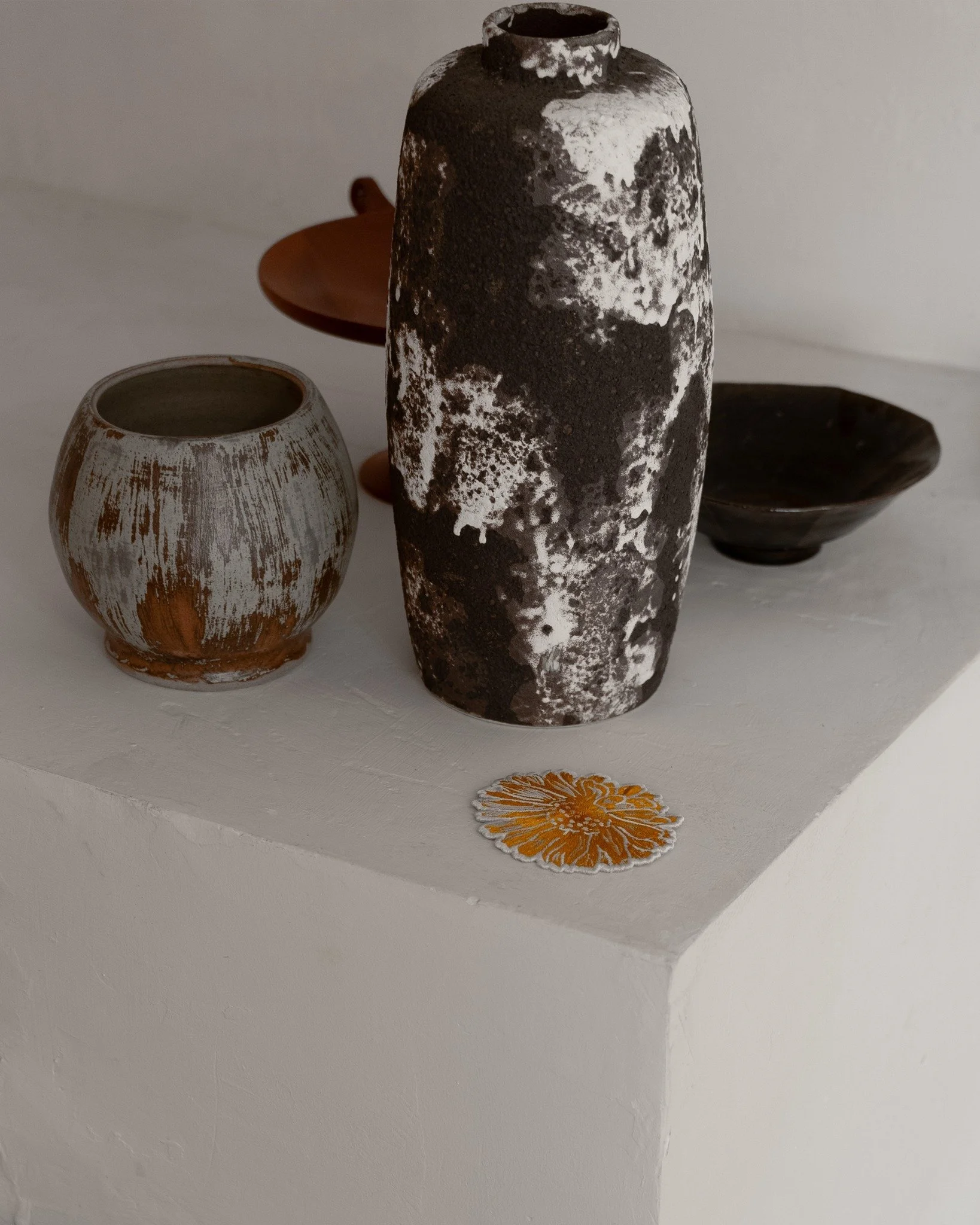 The calendula sits quietly in the corner, with its warm tone and dense stitching catching just enough light to stand out.

#coasters #embroideredcoasters #coffeecoasters #floralcoaster  #coffeetabledecor #pampan