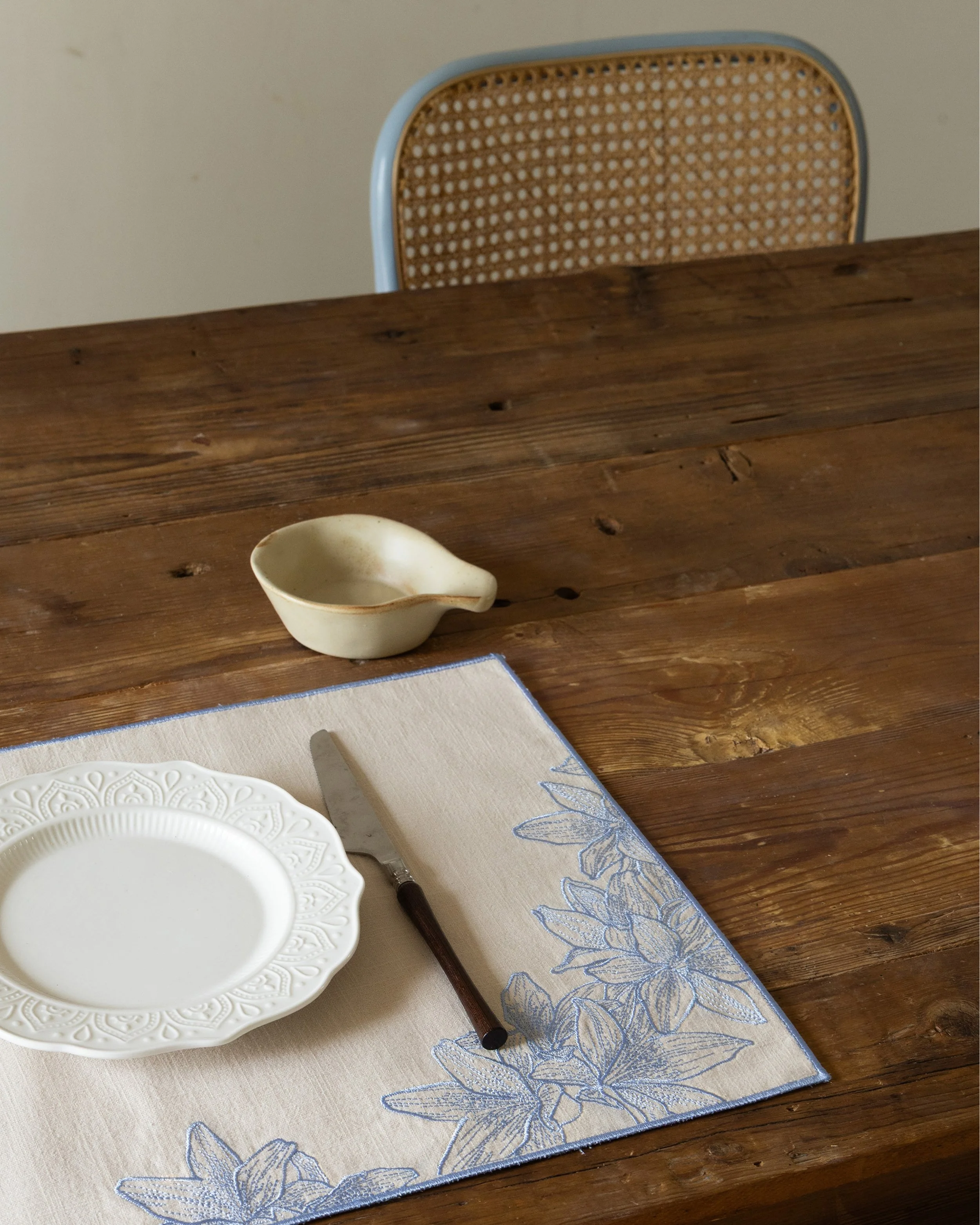 Fresh bread, summer fruit, and lilies quietly blooming at the edge of the table.

Introducing the Lily Placemat, new for Summer 2026.

#placemats #embroideredplacemats #tablelinens #diningtabledecor #cottagehomedecor #newarrival #pampan