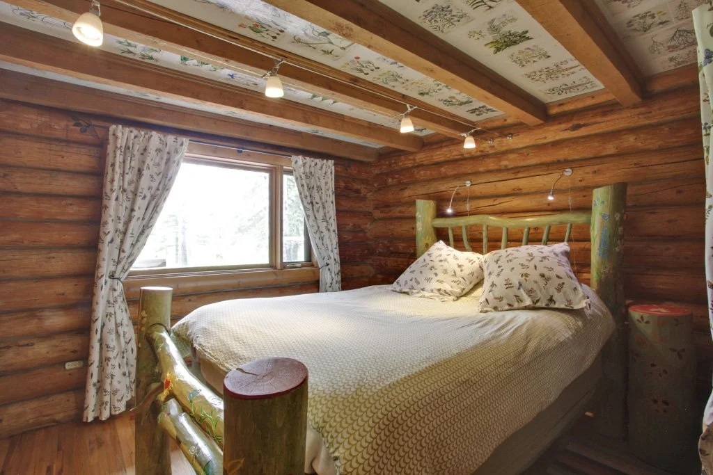 QUEEN Private Accommodations at The Psychic Awareness Weekend Retreat October 23-25, 2026