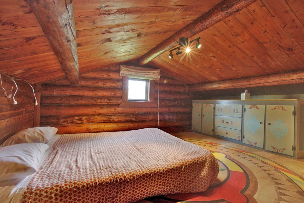 QUEEN Private Loft Accommodations at The Psychic Awareness Ladies Weekend Retreat