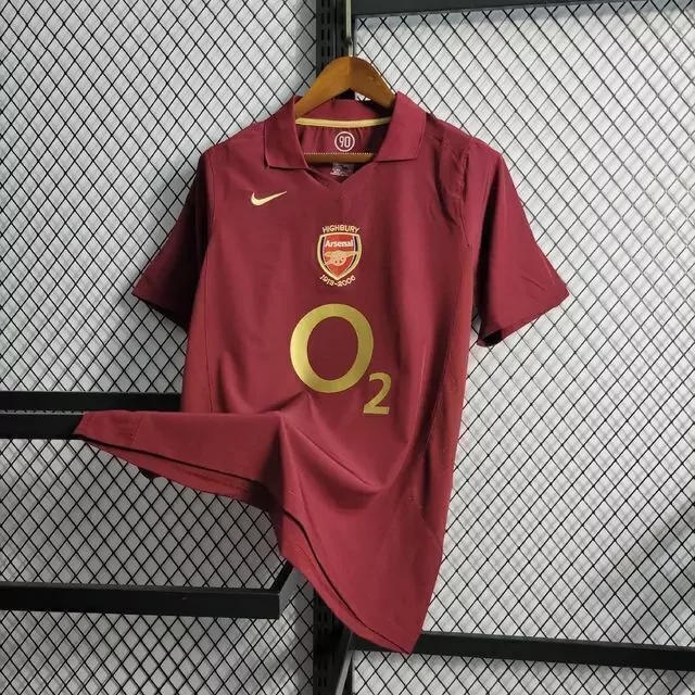 camisa-retro-arsenal-home-05-06-torcedor-nike-masculina-vinho-imagem2-jpeg1-8819408b16512f1c4116944073251855-1024-1024.webp