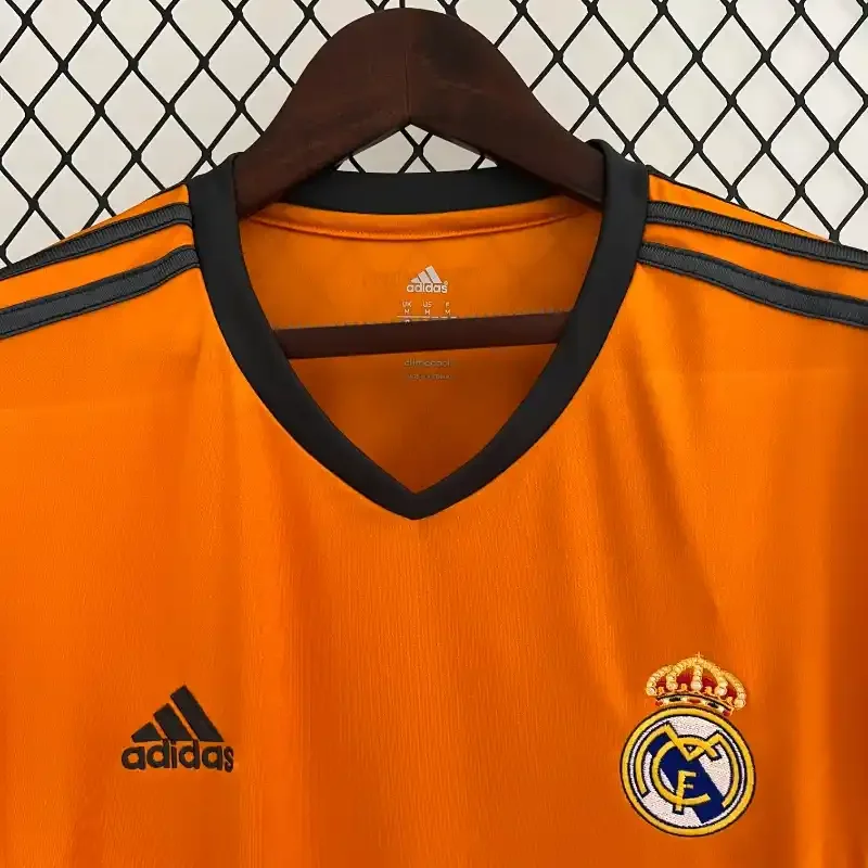 Retro-Real-Madrid-1314-Second-away-6.webp