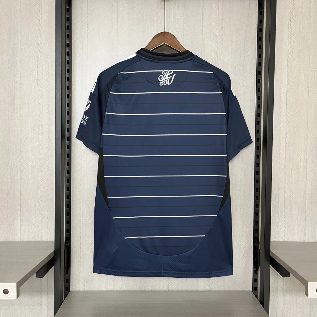 camisa-aston-villa-third-24-25-2024-2025-azul-modelo-torcedor-watkins-dibu-martinez-tielemans-diego-carlos-digne-buendia-tielemans-pau-torres-2-7bf70e691636ebc8e717326669574376-1024-1024.webp