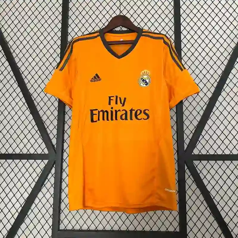 Retro-Real-Madrid-1314-Second-away-1.webp
