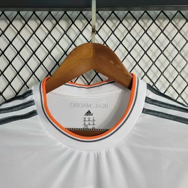camisa-retro-real-madrid-14-14-home-adidas-branco-imagem4-jpeg1-646a991376553b61d916939596726429-1024-1024.webp