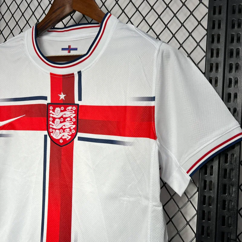 camisa-camiseta-inglaterra-nike-inglesa-selecao-selecao-versao-versao-torcedor-masculina-24-25-edicao-edicao-especial-branca-branco-vermelha-vermelho_4_800x.webp