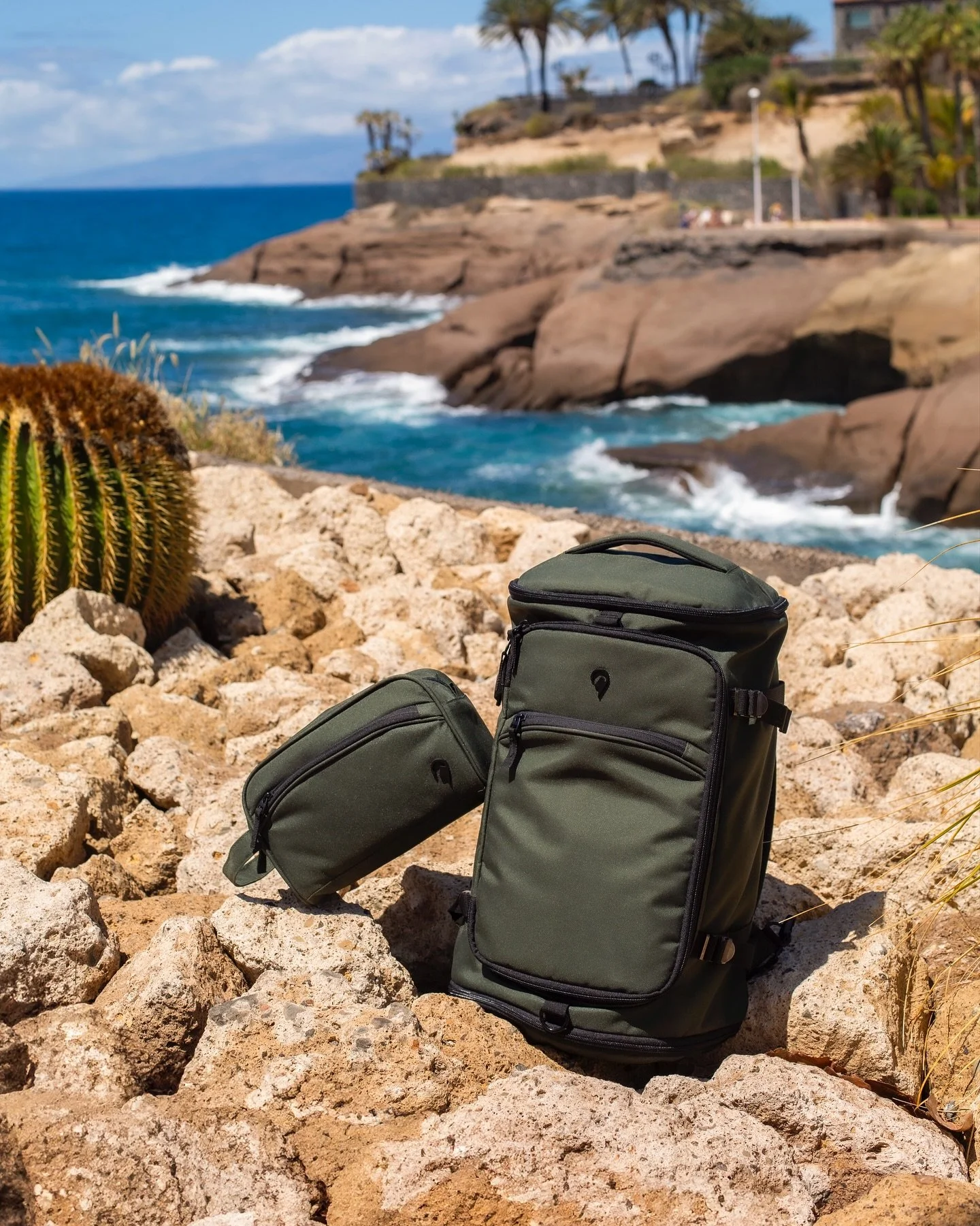 Father&rsquo;s Day is just around the corner👔 Some of our favorite gift ideas come from the Flight series: What about a matching travel set - or a small, practical crossbody bag?🙌
&hellip;
#northpioneer #travelgear #reiseutstyr #suitcase #koffert #