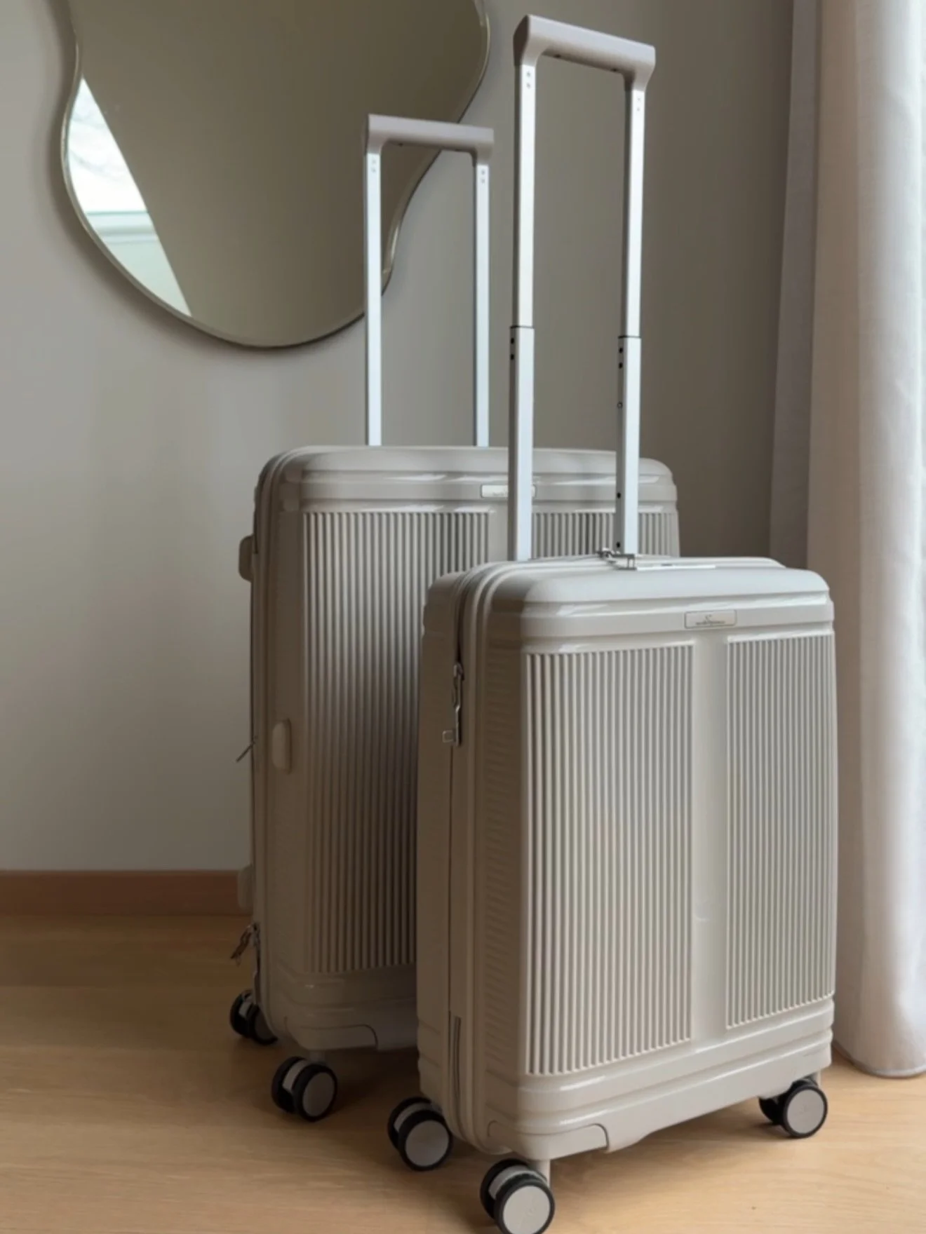 Same sleek series, two perfect sizes👋 Travel light or pack it all&hellip; Either way, you&rsquo;re matching in style🧳 #northpioneer #koffert #suitcase #reise #travel