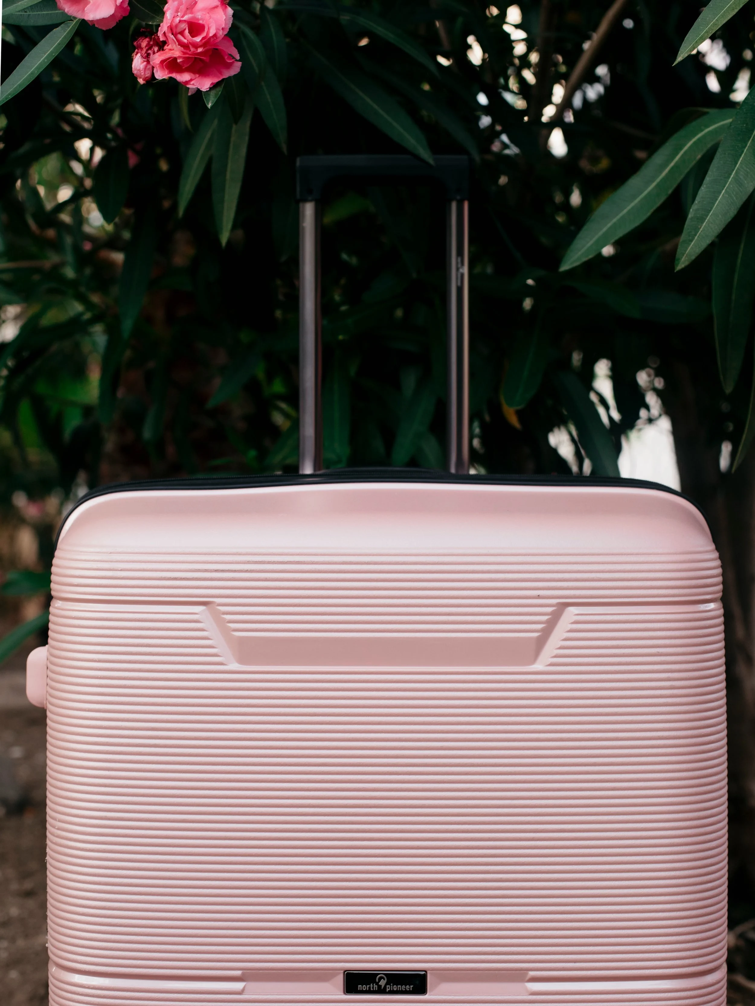 It&rsquo;s in the details. Every line, every finish &mdash; designed with intention. ✨ #northpioneer #reiseutstyr #reise #travel #suitcase