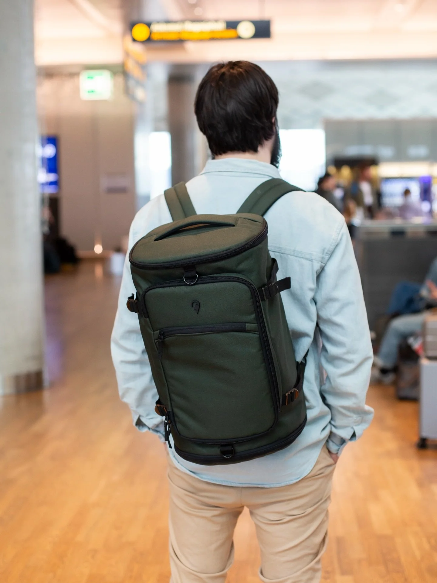 Looking for a sporty and durable duffel bag?👋 The Flight series features water-resistant materials and smart, functional details. It also comes with a matching toiletry bag👀 #northpioneer #backpack #toiletrybag #travel #reise