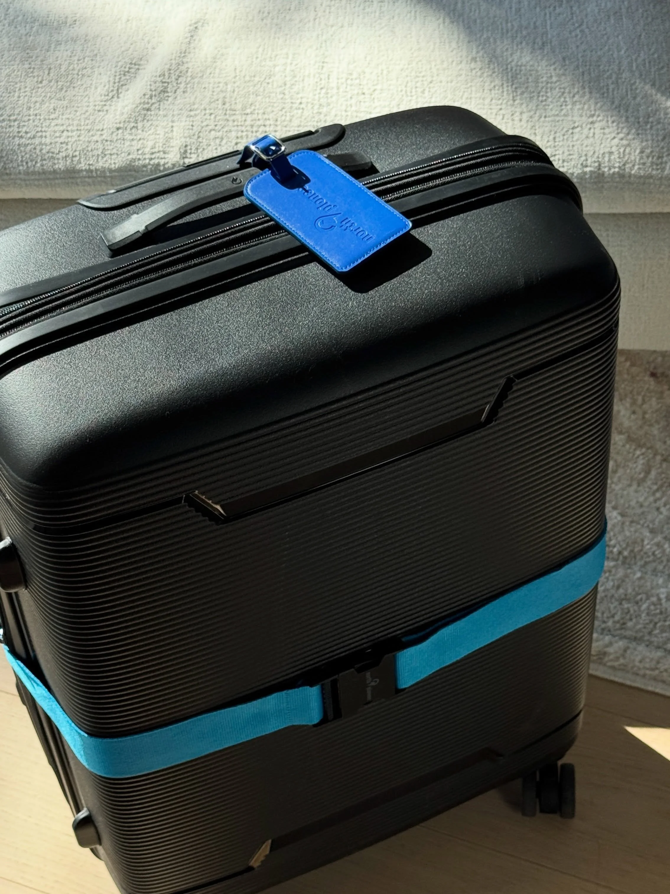 A luggage strap secures your luggage and makes it visible on the baggage carousel, while also helping prevent your suitcase from opening during transport🙌 Do you use a luggage strap on your suitcase?🤔 #northpioneer #travel #luggagestrap