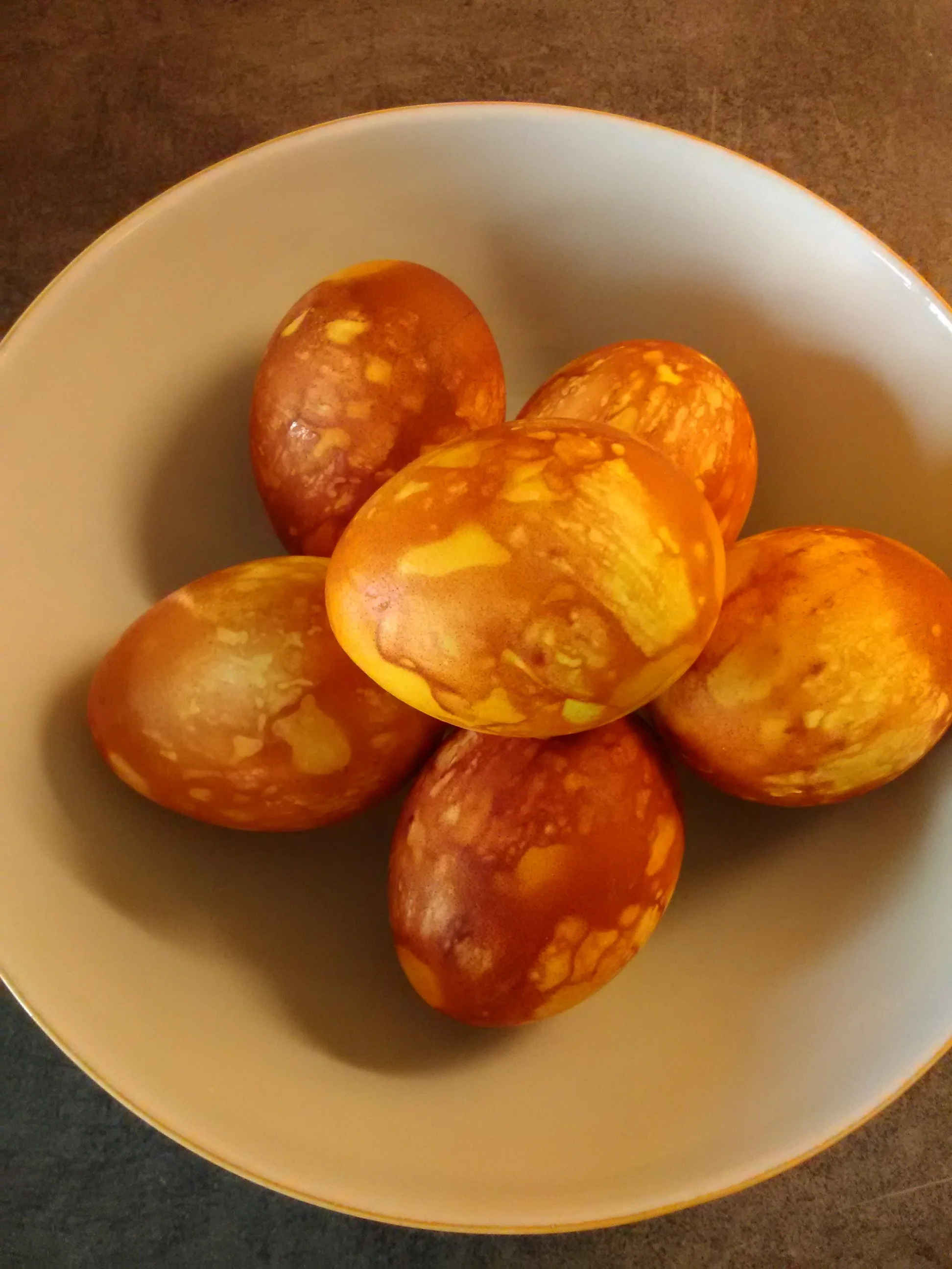 Äggfärgning med lökskal