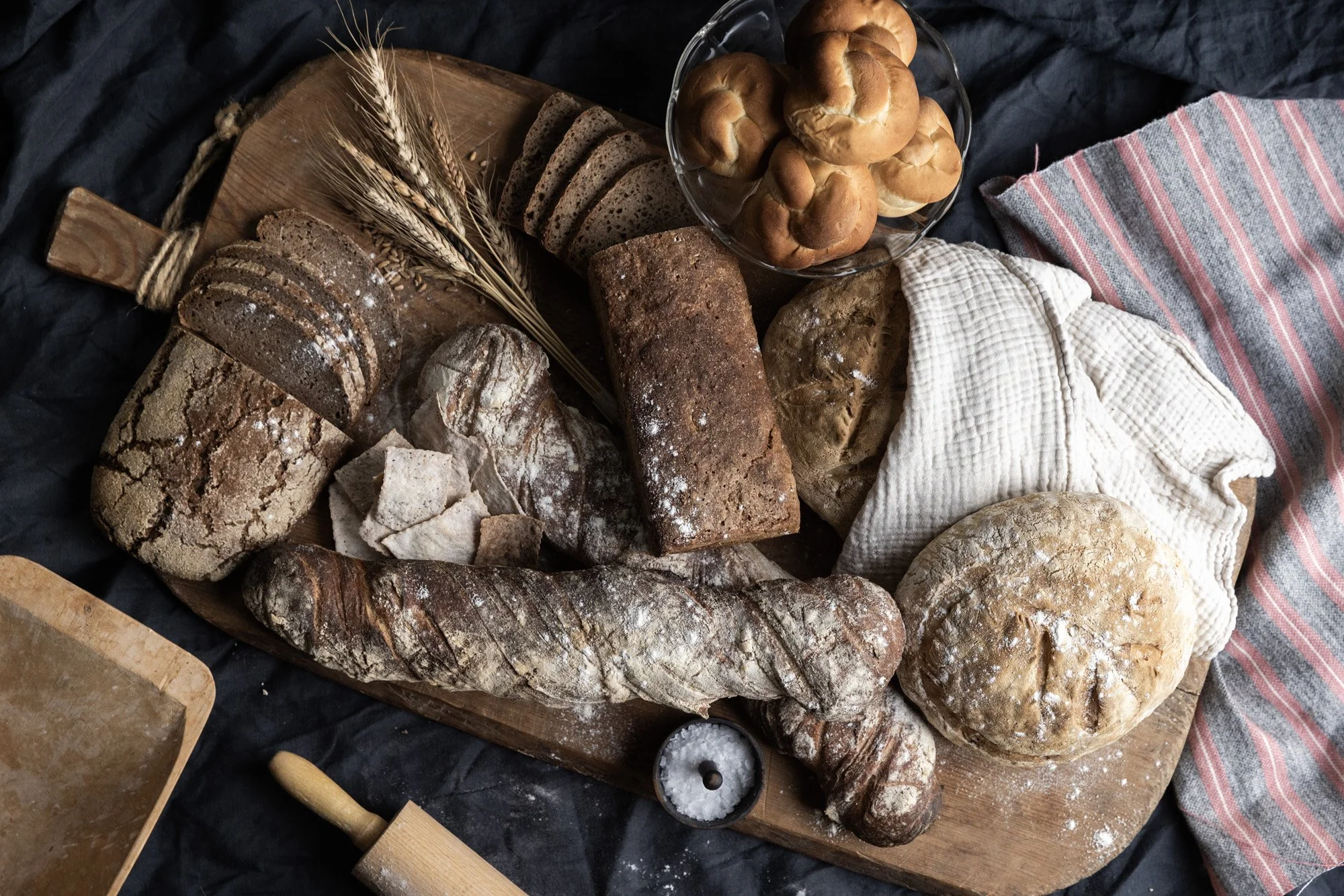 Bakning i vedeldad stenugn Hemsedagen 27 juni