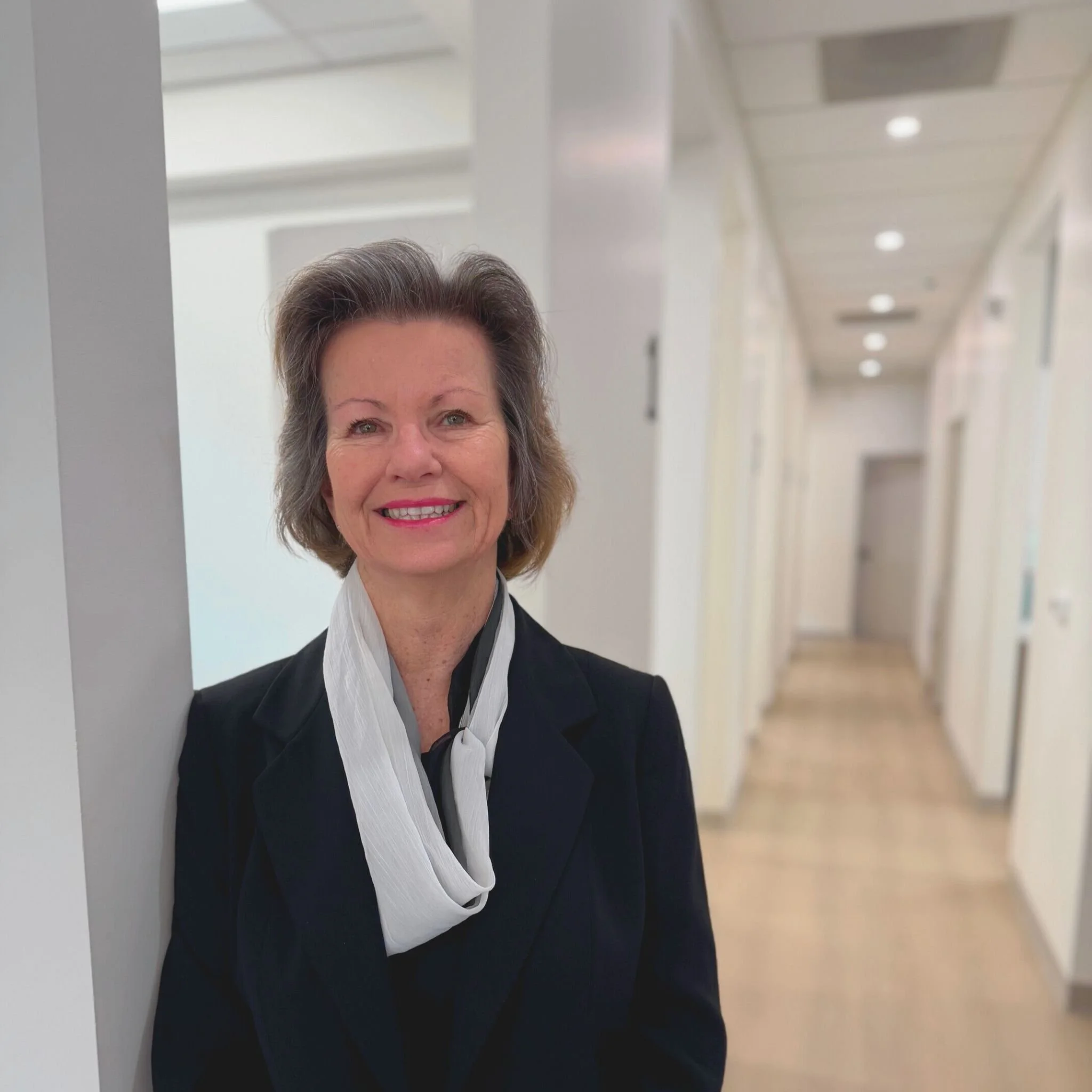 Lilian, Receptionist