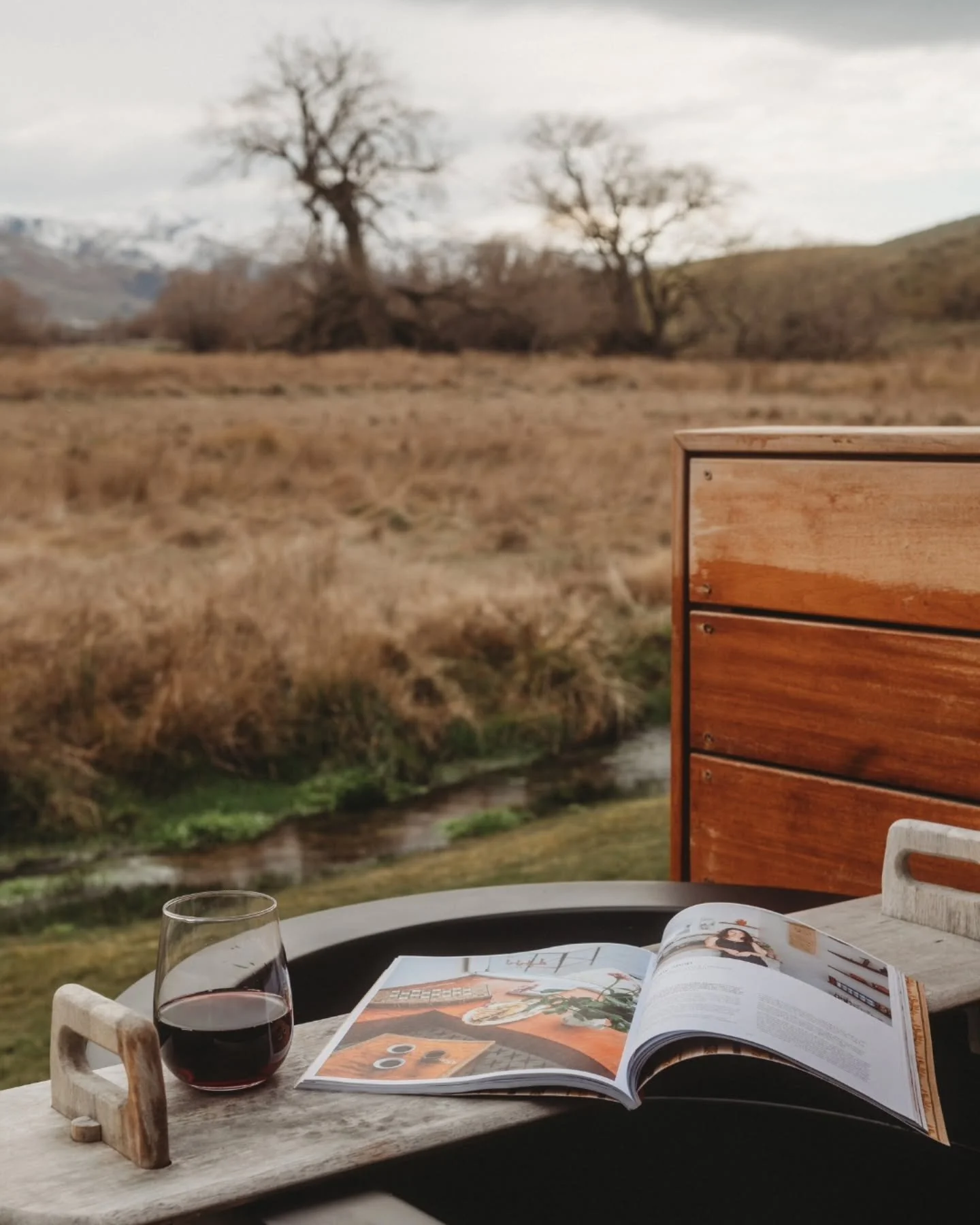 The outdoor bath is a crowd favourite with our guests 🛁  and it&rsquo;s easy to see why. 

Sink into steaming water, breathe in the crisp country air, and watch as the mountains shift from gold to pink to deep twilight. 🌄

It&rsquo;s your own priva
