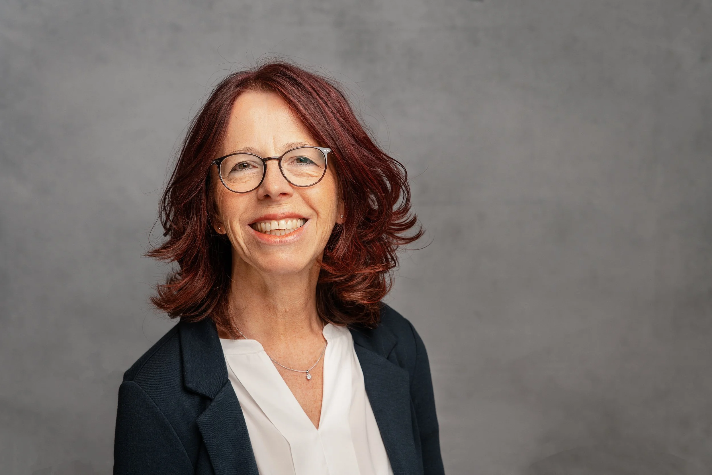 Headshots grauer Hintergrund-1.jpg