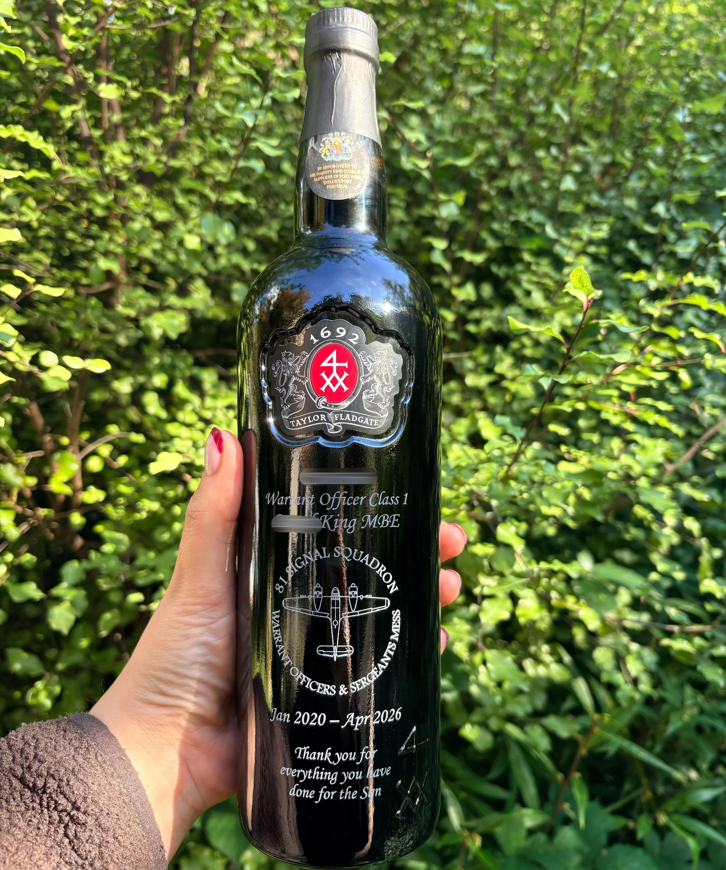 🍷 Another personalised port bottle engraved and ready to go!

This one was made as a leaving gift for a Warrant Officer from 81 Signal Squadron, with the squadron design, service dates and a personal thank you message.

A lovely way to say thanks fo
