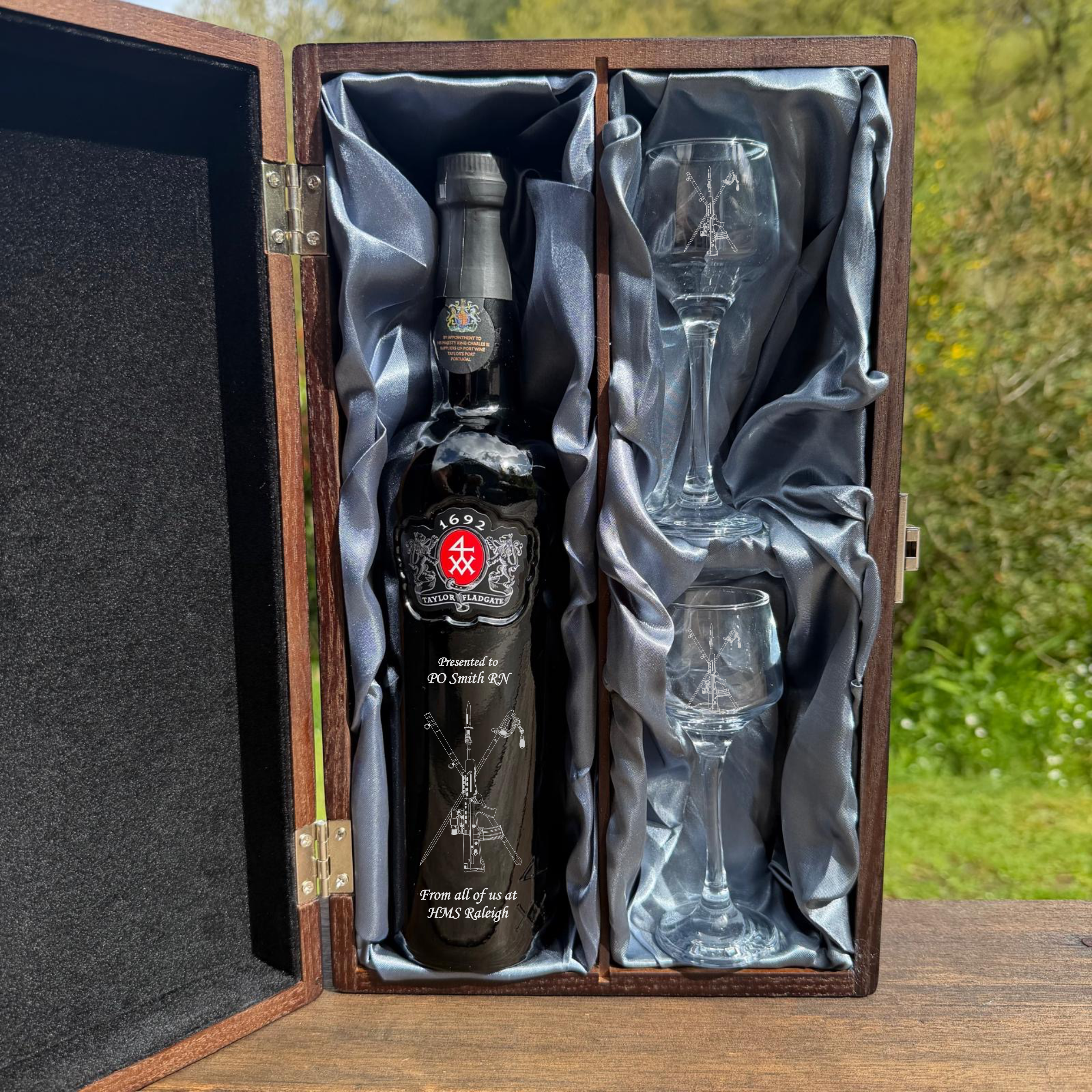 Double Port Box and Glasses Set