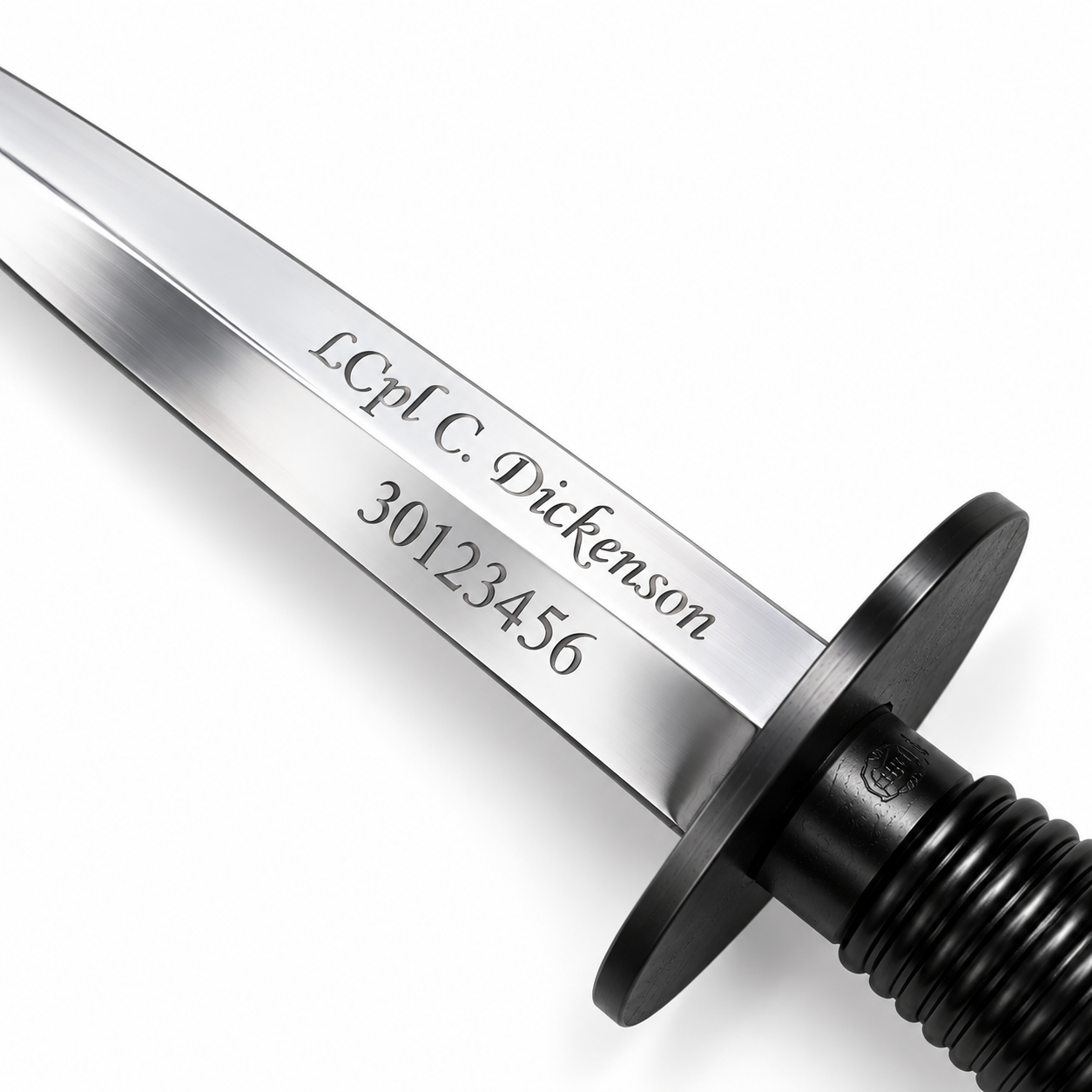 Chrome Commando Dagger Close Up .png