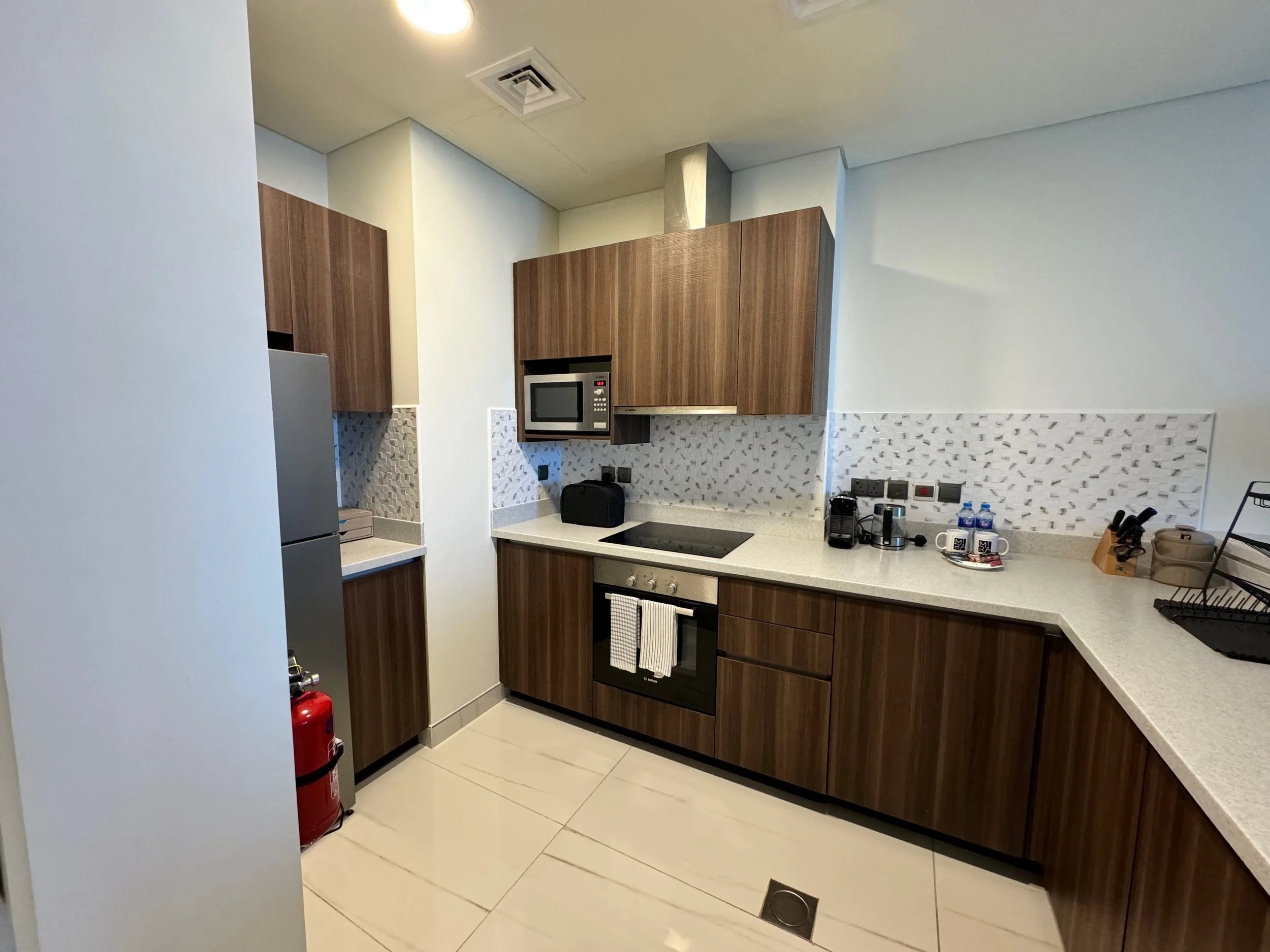 Fully equipped modern kitchen in luxury 1-bedroom vacation rental at Avani Palm View Dubai