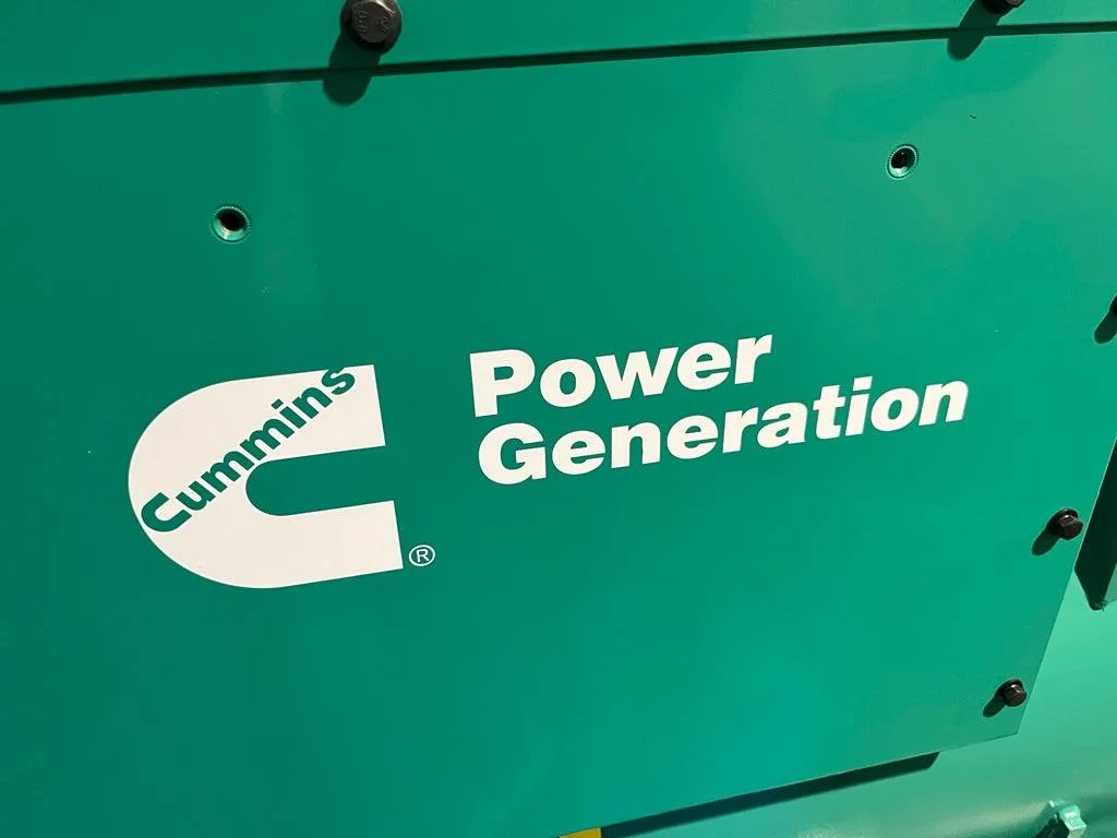 Green Cummins Power Generation machinery exterior with logo and text.