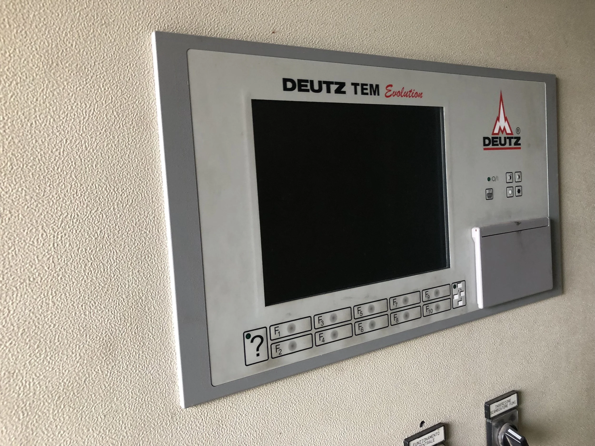 Control panel with screen and keypad by Deutz TEM Evolution