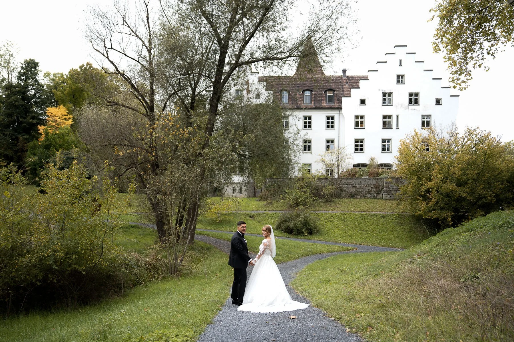Brautpaar Garten Schloss Wartegg — Martina Eggenberger