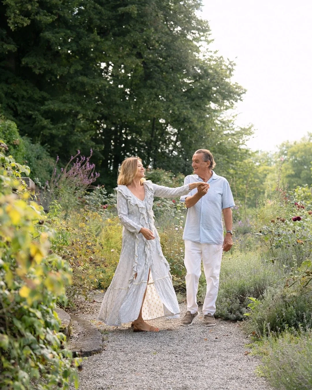 Liebe, die bleibt &ndash; Paarshooting im Schloss Wartegg | Teil 2 ♡

Letzte Woche durfte ich ein ganz besonderes Paarshooting auf Schloss Wartegg begleiten &ndash; mit zwei Hotelg&auml;sten, die ihre Liebe anl&auml;sslich des 70. Geburtstags festhal