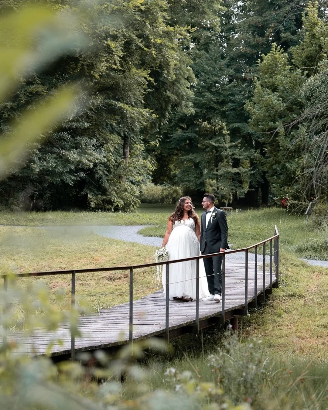 Sommerhochzeit | Teil 1 [◉&lsquo;]

Am 15.08.2025 durfte ich Yaren &amp; Marco mit meiner Kamera begleiten &ndash; von der standesamtlichen Trauung in Rehetobel bis hin zum festlichen Ausklang im wundersch&ouml;nen @schlosswartegg_bodensee 

Nebst Gr