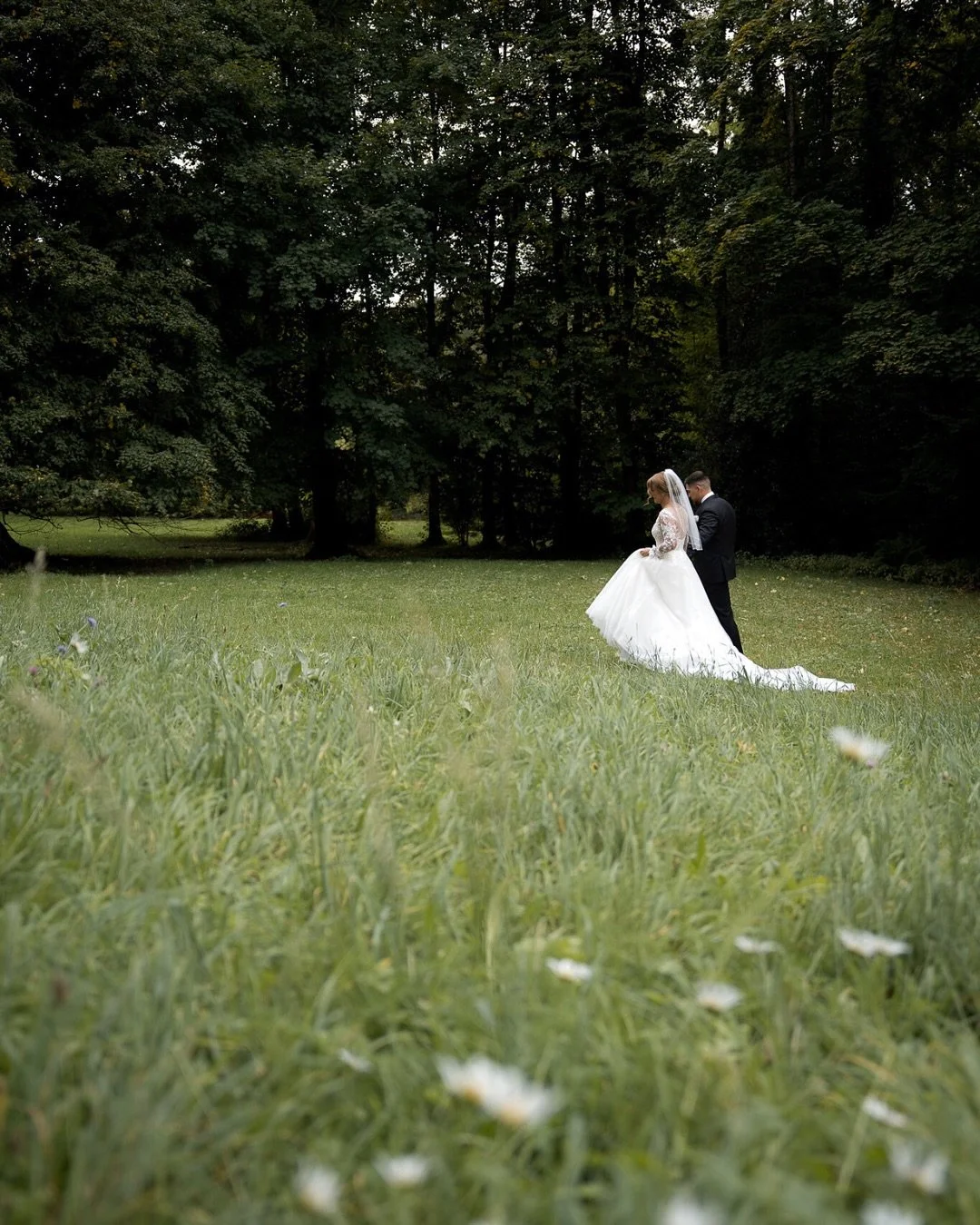 Teil 1 | D&eacute;sir&eacute;e &amp; Stefan 06.10.2025 ♡

Danke dass ich euch begleiten durfte! Vom Fist Look auf Schloss Wartegg bis zur Afterparty im Hotel Bad Horn - weitere Fotos folgen im n&auml;chsten Post [◉&lsquo;] :)

Location: @schlosswarte