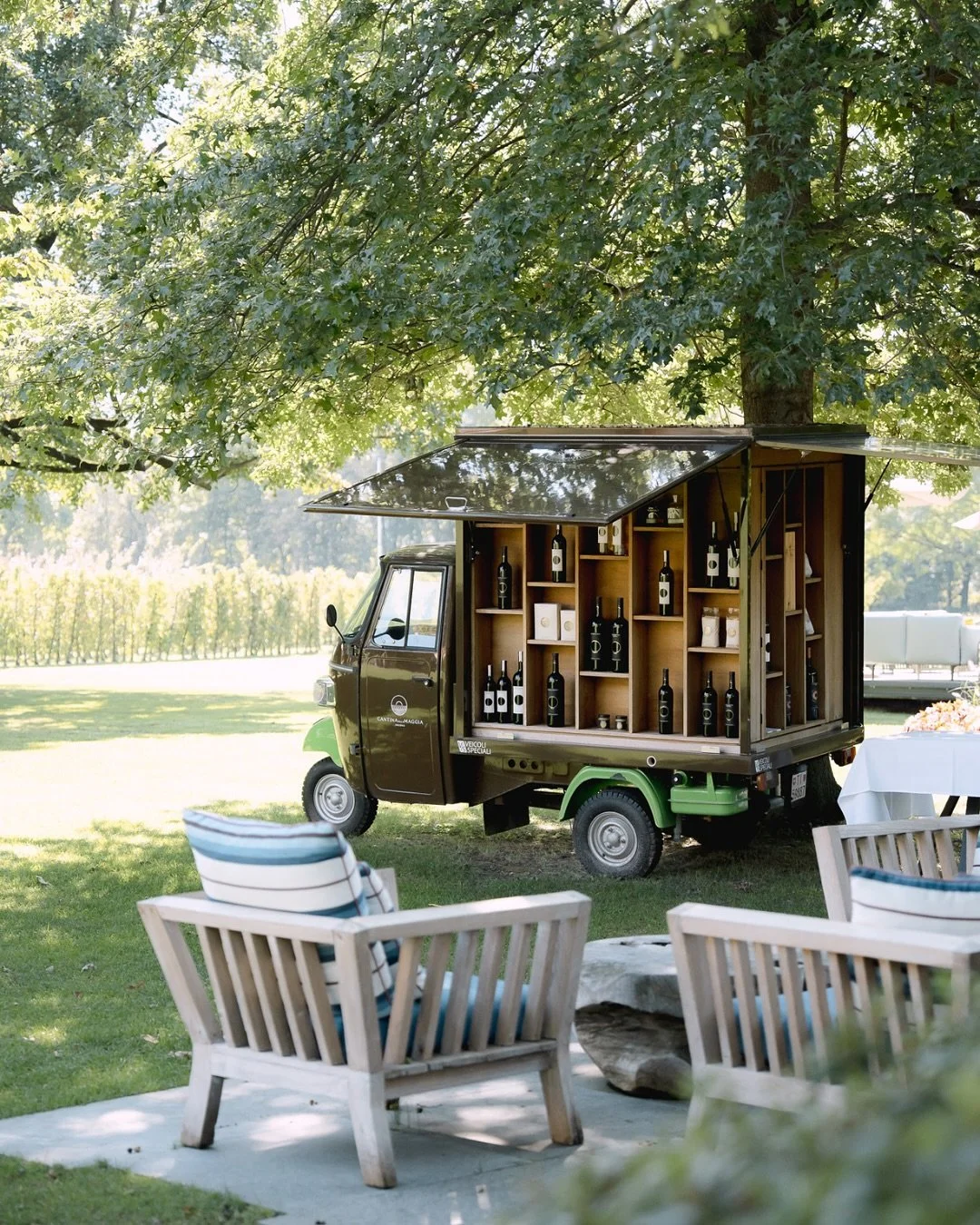 Ein R&uuml;ckzugsort wie kein anderer 🔆

Mitten im Gr&uuml;nen, auf 140 Hektar unvergleichlicher Natur, entfaltet sich das Castello del Sole @castellodelsole 

Direkt am Lago Maggiore verschmelzen Ruhe, Natur und Eleganz zu einem Refugium.
.
.
.
.
.