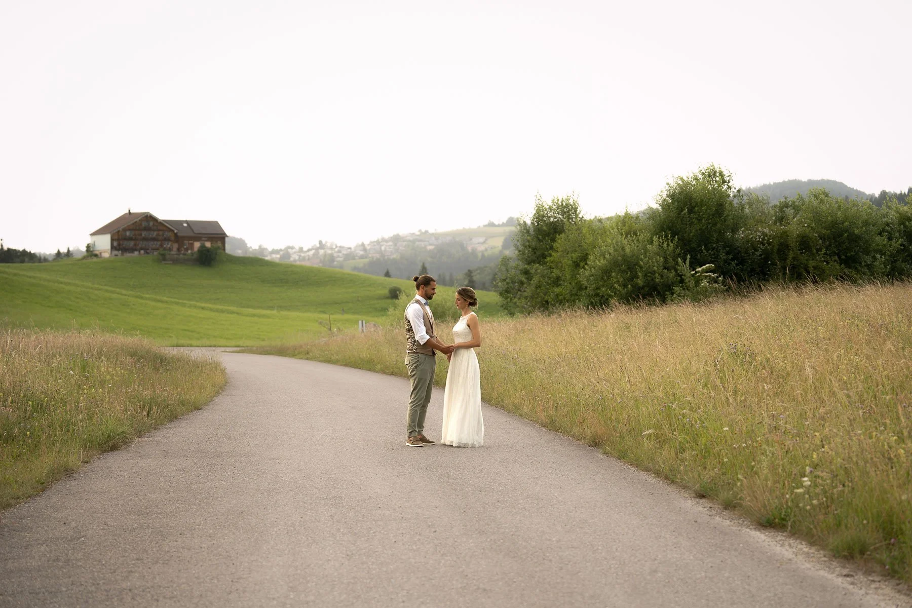Hochzeitsfotos Auenland Stein Appenzell goldene Stunde — Martina Eggenberger Fotografie