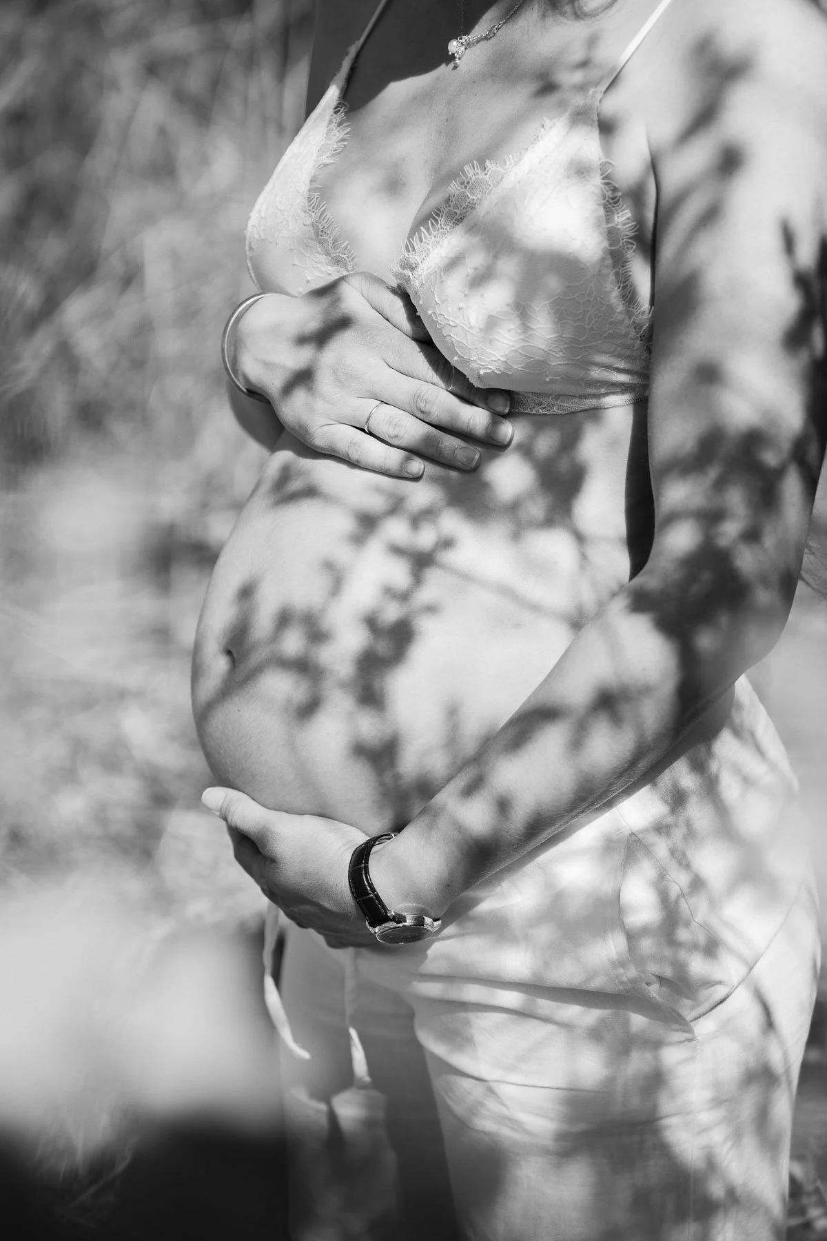 Babybauchfotos Zürich natürliche Atmosphäre — Martina Eggenberger