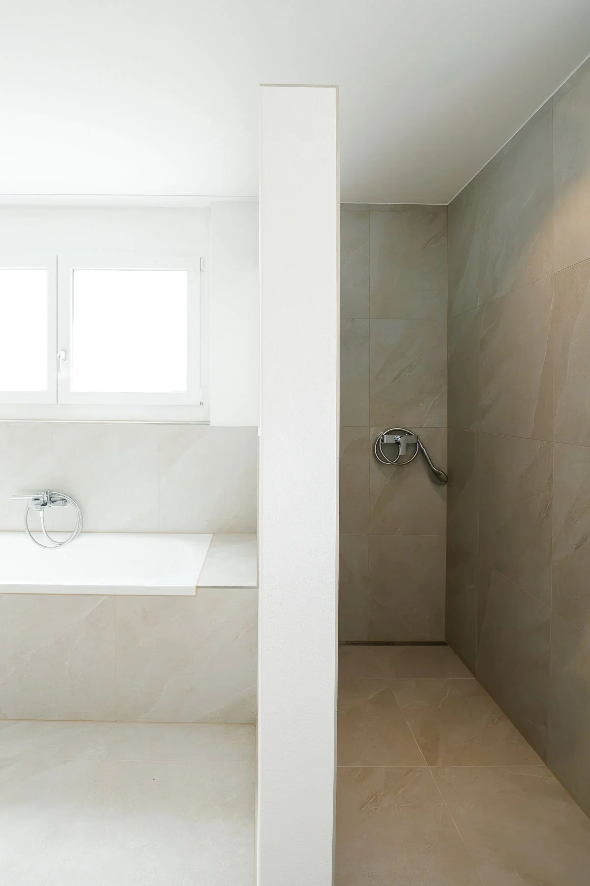 Bad Haus Münchwilen, Dusche und Badewanne