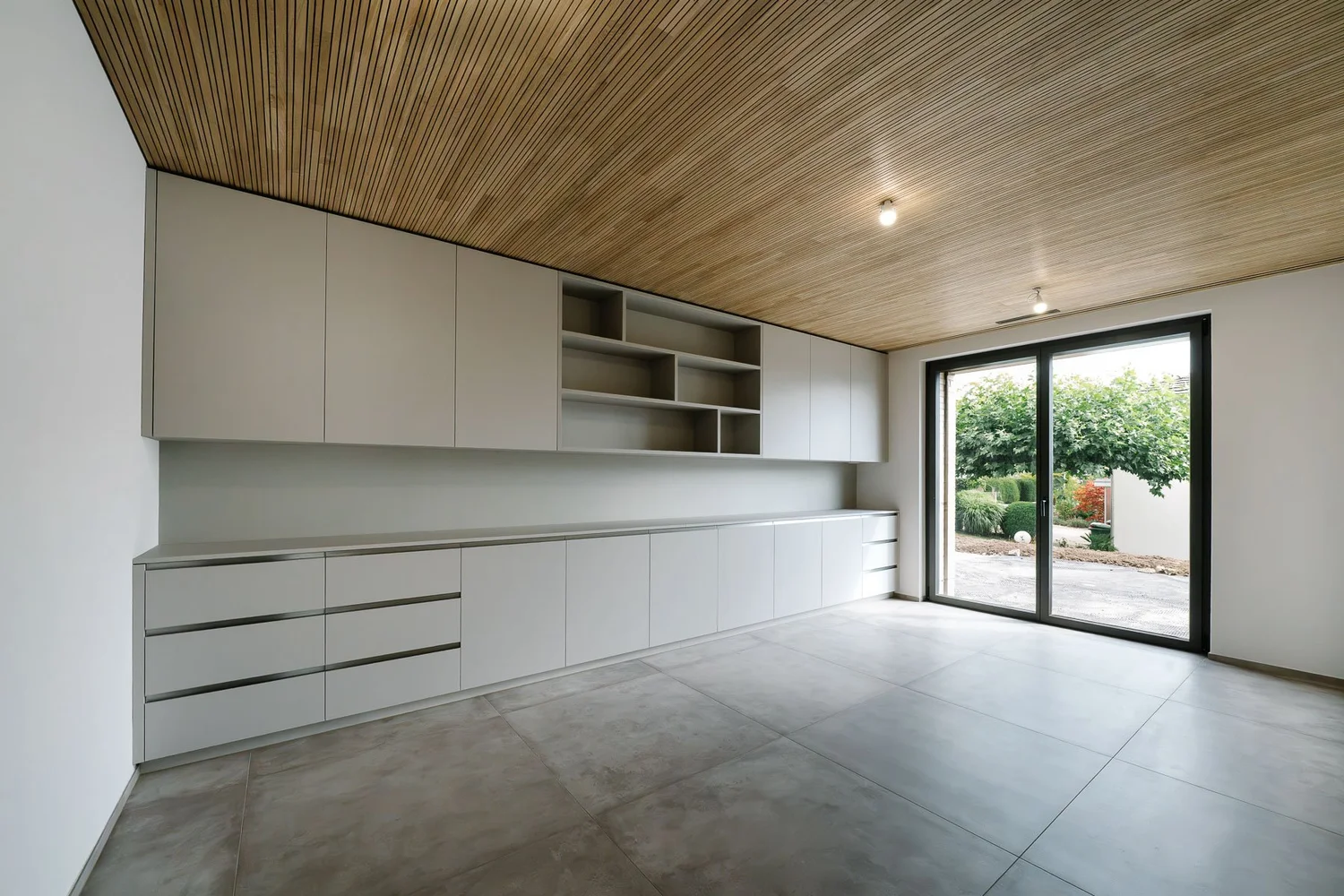 Immobilienfotografie Zimmer mit Schränken Sirnach
