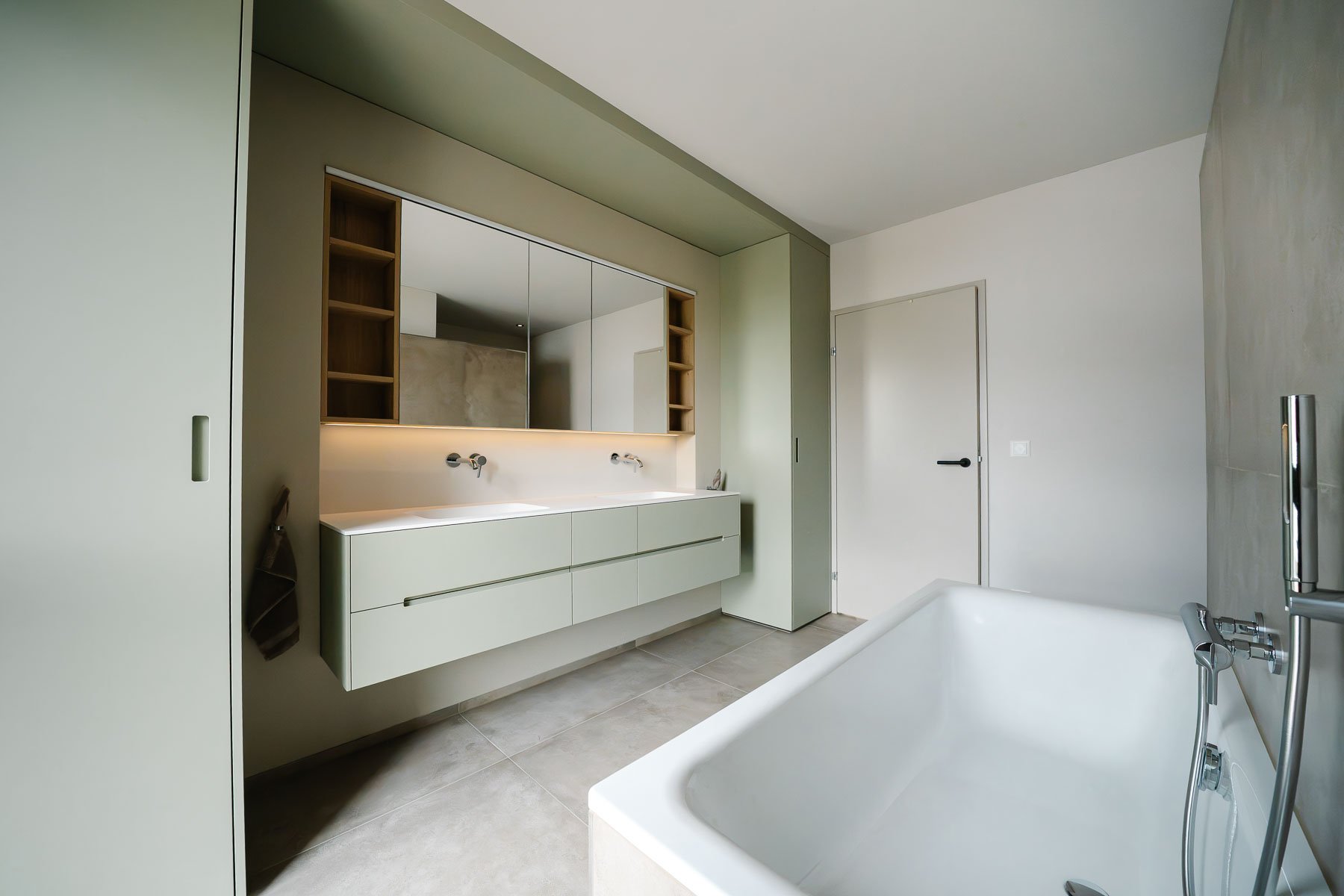 Badezimmer Einfamilienhaus Sirnach mit Badewanne
