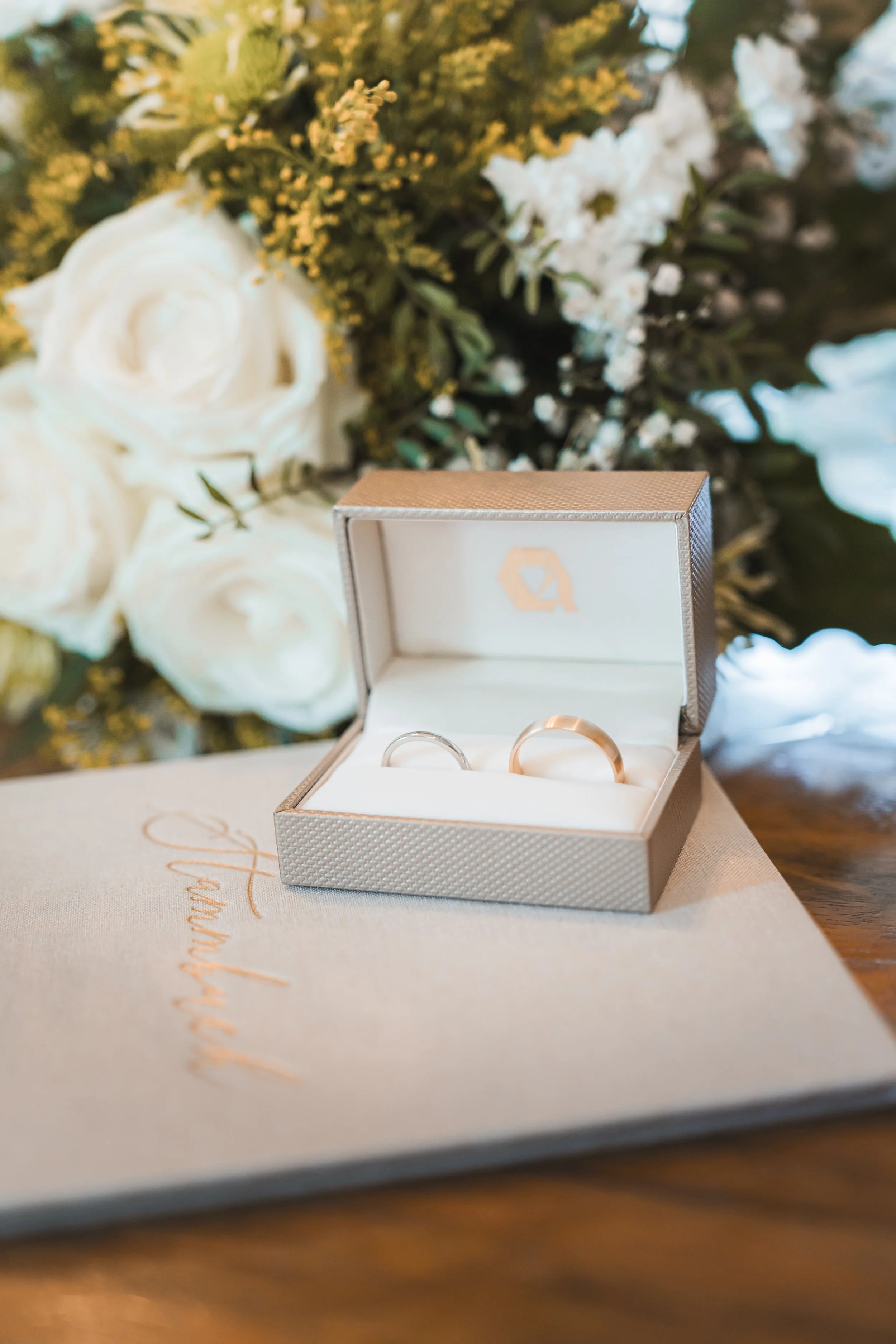 Foto der Eheringe im Standesamt