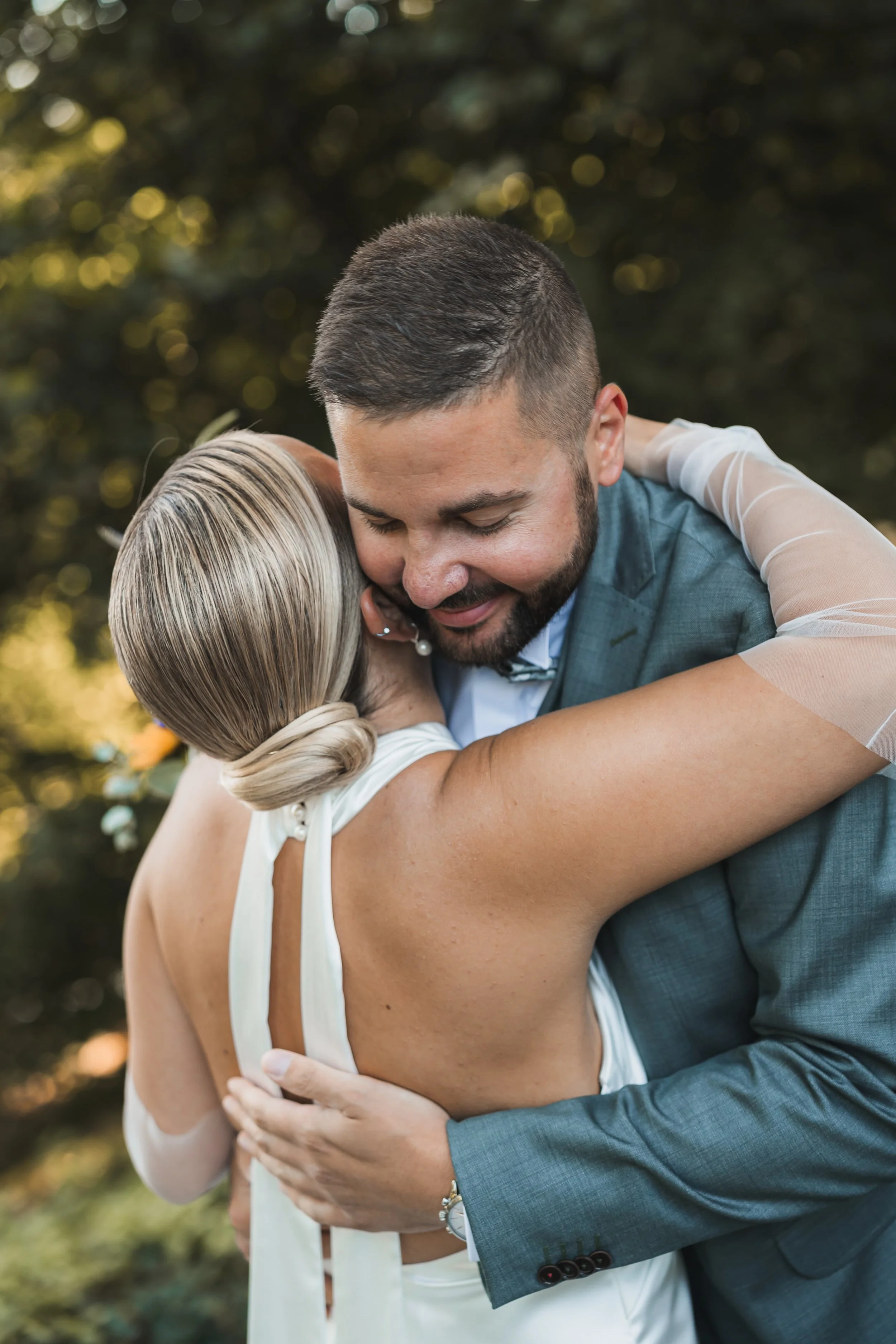 Foto eines Hochzeitspaares kurz vor ihrer Hochzeit