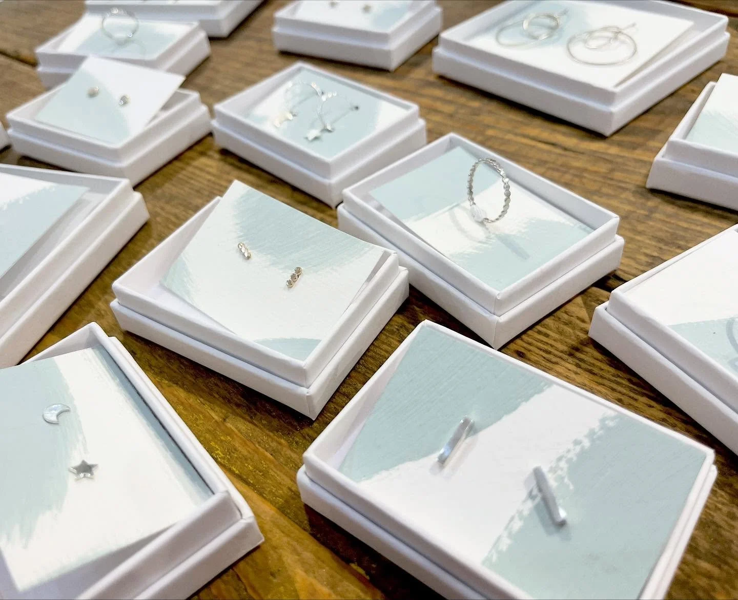 Lots of new minimalist jewellery being dropped off at the @sheffieldmakerswintergardens and @sheffieldmakershuntersbar. 

It doesn&rsquo;t look like a lot, but each individual piece has been hand pierced, filed, and polished. Each piece of card has b
