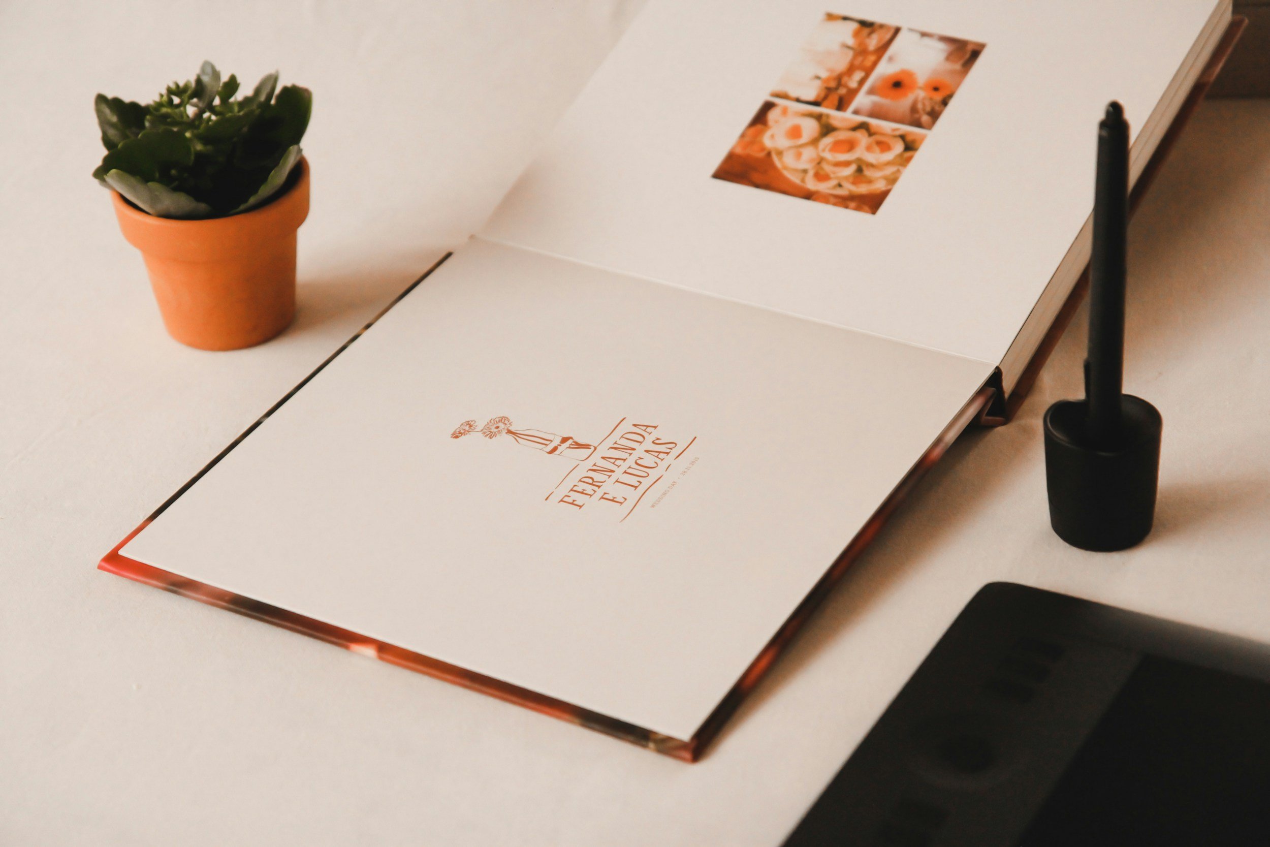 Un álbum familiar no se mira: se atraviesa.