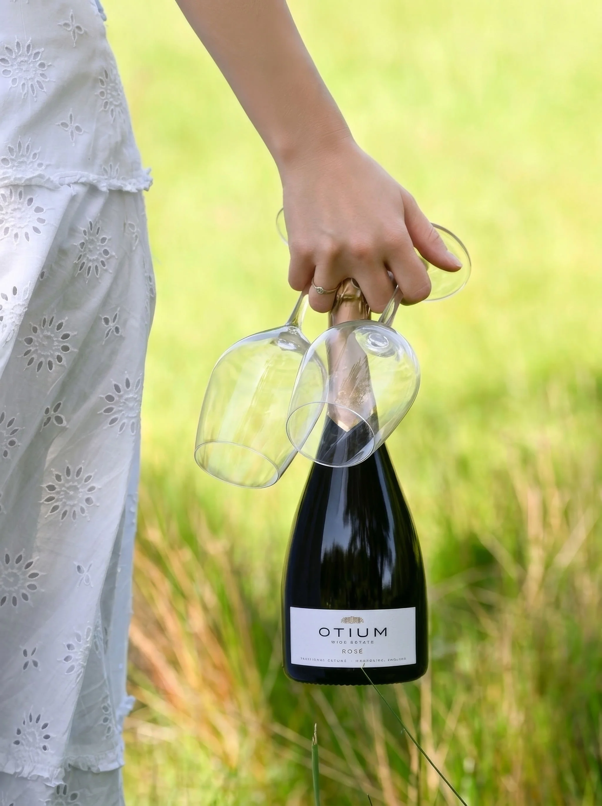 Otium Rosé Lifestyle LR.jpg